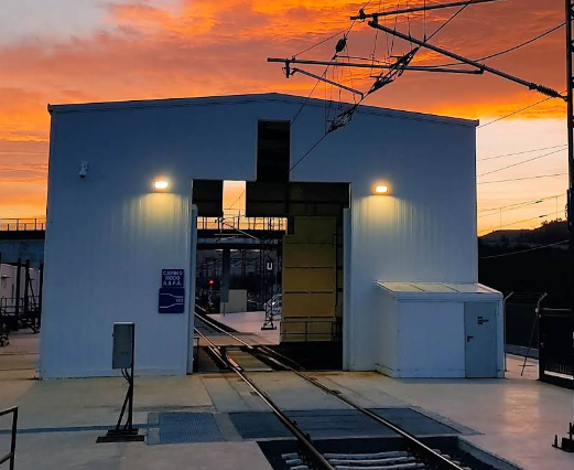 OFICIAL EN TELECOMUNICACIONES (con acompañamiento)