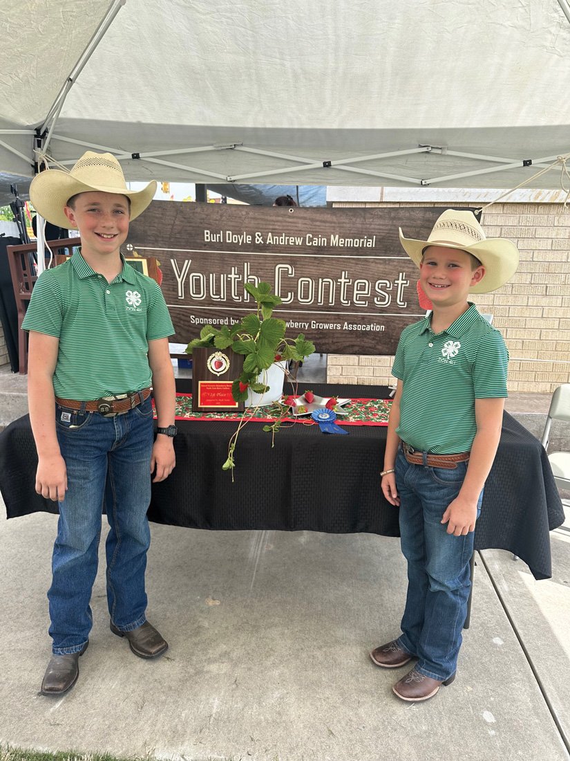   Stetson Starr and Jett Spear from Zion School 4-H were winners in the Youth Contest &nbsp; (Photo by Andy Massie.)   