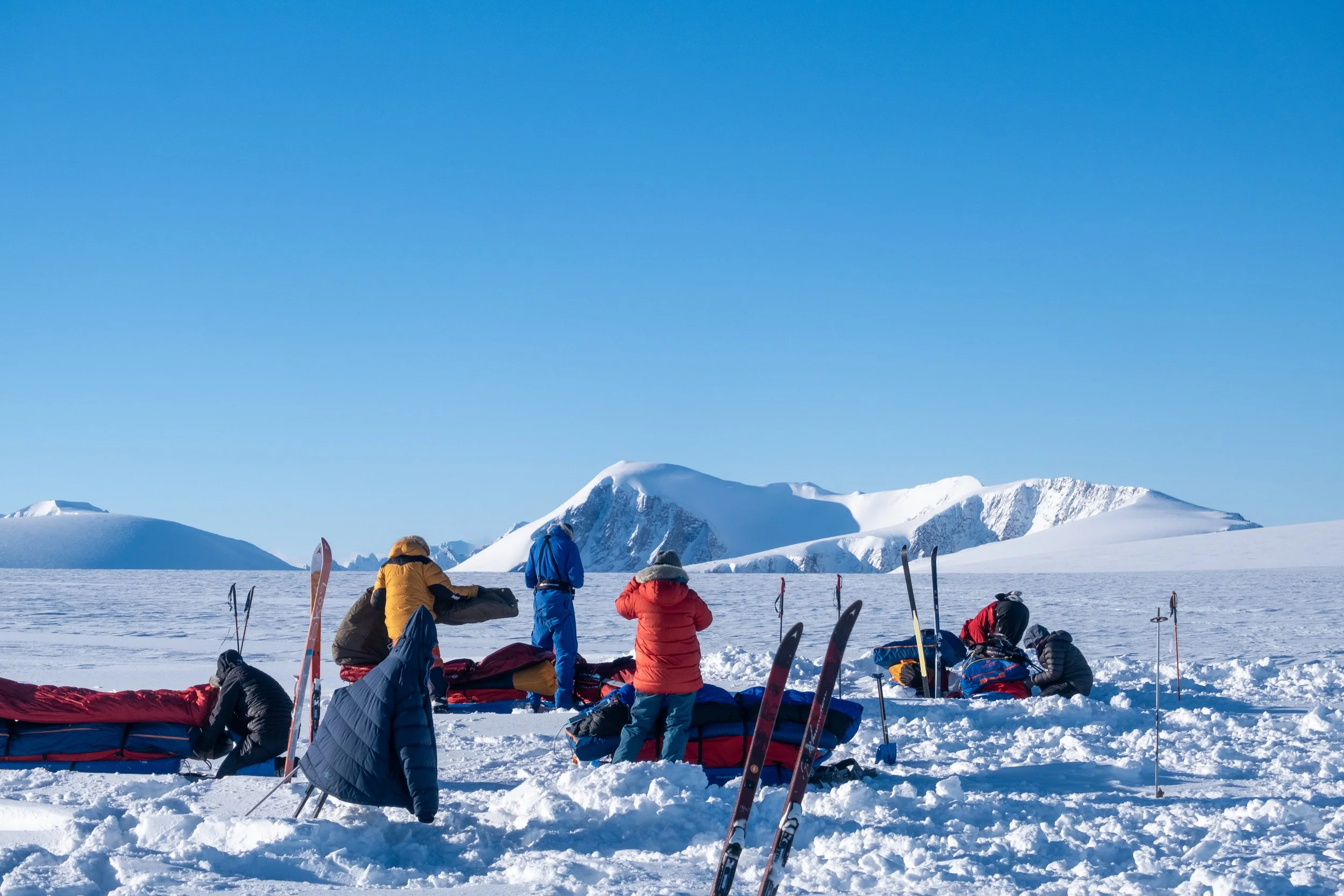Taking down camp on Himinbjørgfonna
