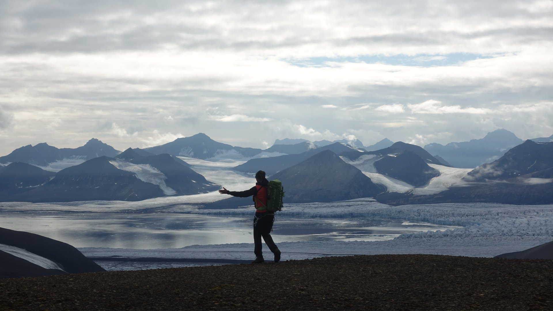 Svalbard tailor made sail & hike 2022