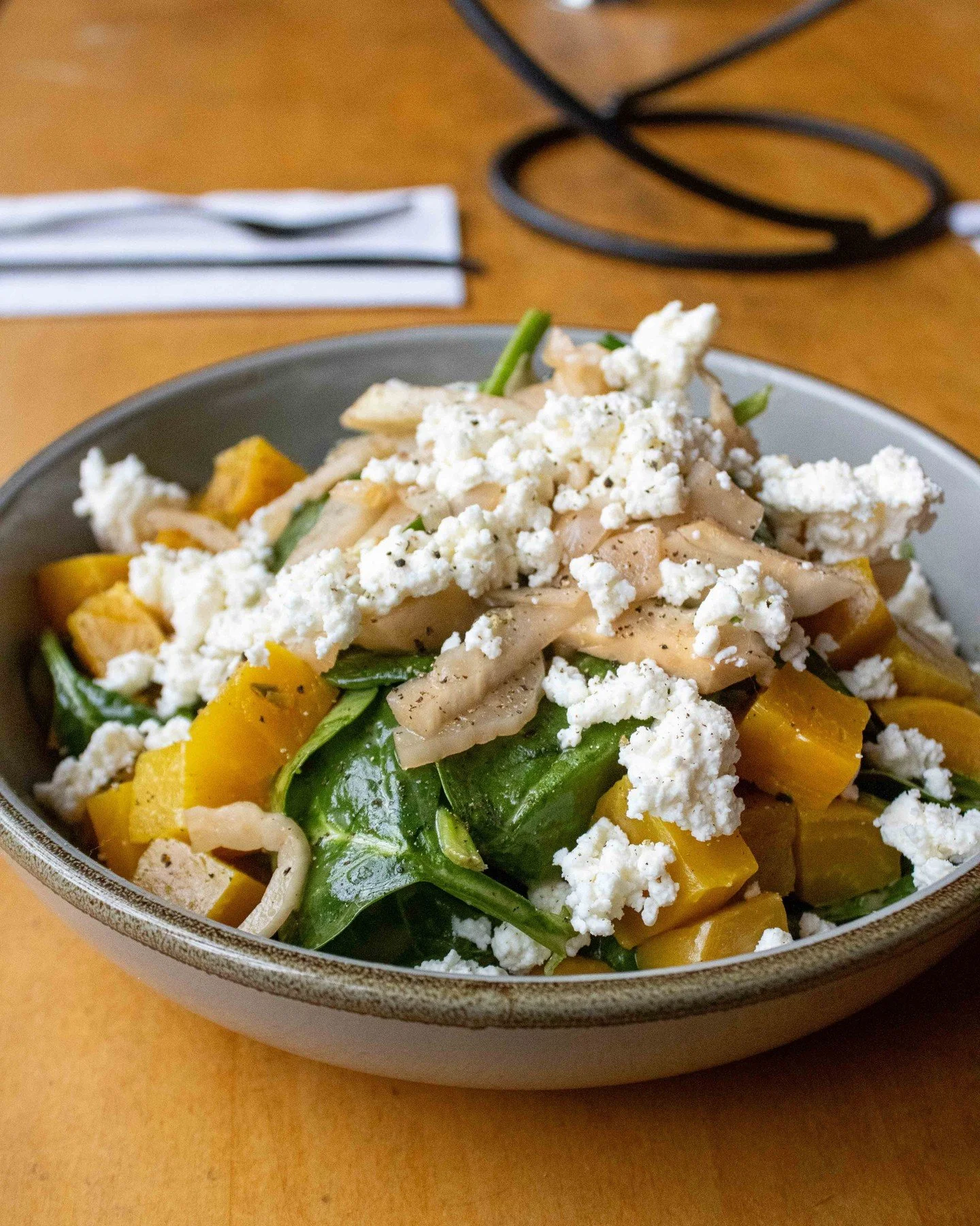 🌿 Our resolution (as always): serve good food made from wholesome ingredients. ⁠
⁠
🍊 BOHEMIAN BEET SALAD: Spinach, Golden Beets, Pickled Fennel, Sweet Rowen Farm Feta, and Blood Orange Vinaigrette. ⁠
⁠
📅 It's a good time of year for simple nourish