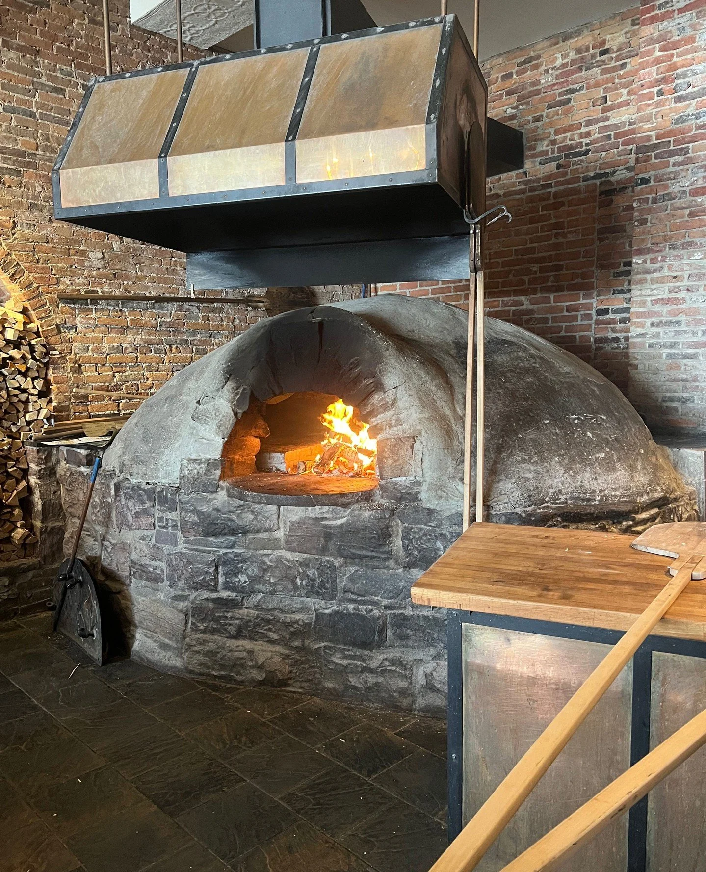 WE'RE BACK! ⁠
A fire is burning in the hearth, Mothership beer is flowing in the bar, and we have a ton of updates to our cozy space to share with you. ⁠
Open at 11:30, 7 days a week for all your Flatbread and craft beer needs.