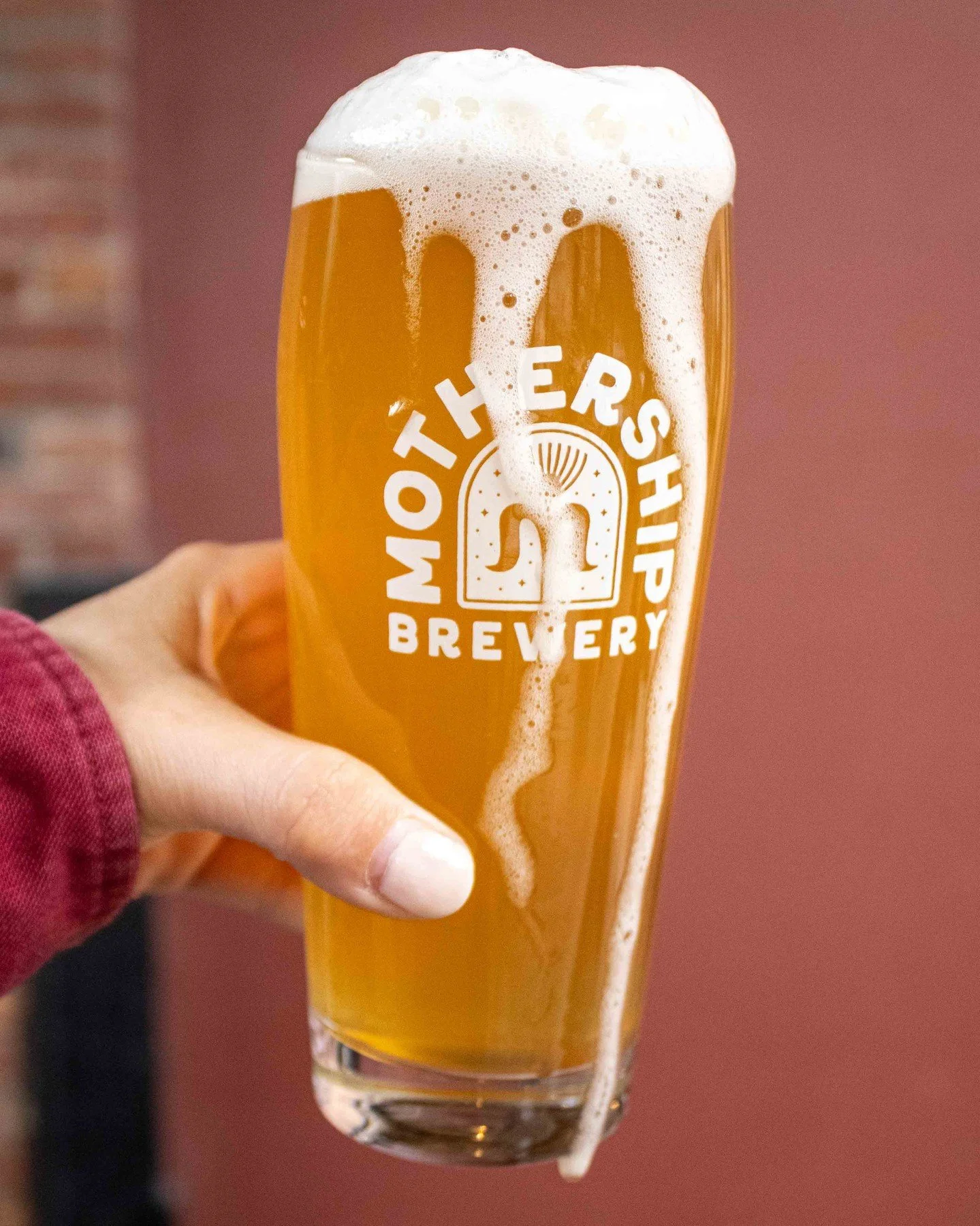 🌁🍺 For the real ones still drinking hazy, we bring you Lightwave NEIPA. Who's ready for a pour + the patio?
