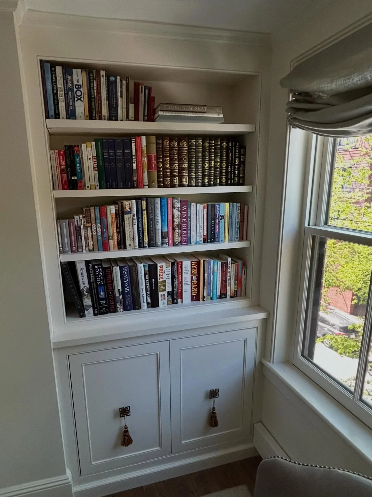 Custom bookcases to start your new year organized.#boston #customcabinets #bookcase #interiordesign #construction
