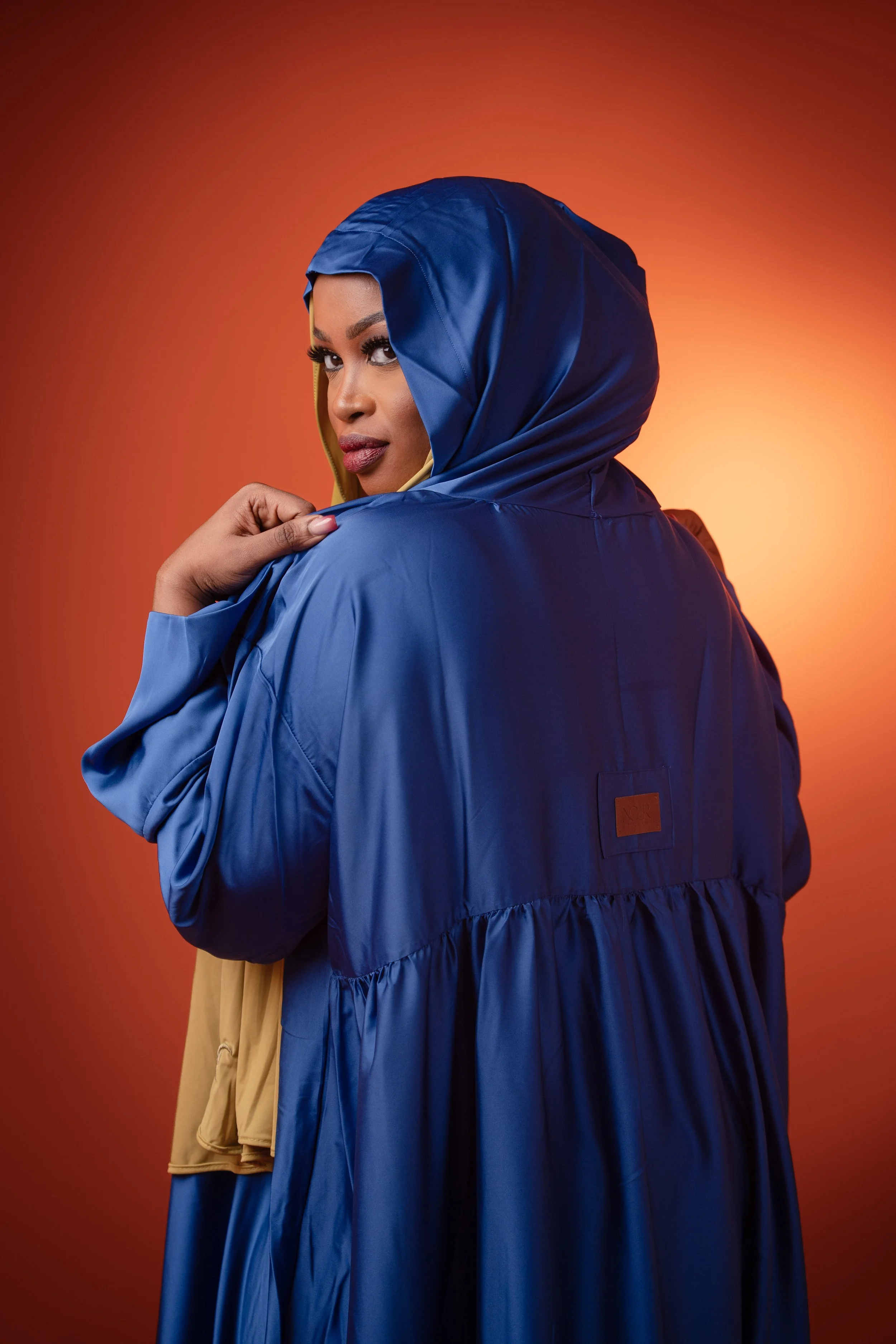 Abaya bleu roi - hijab pistache(1).jpg