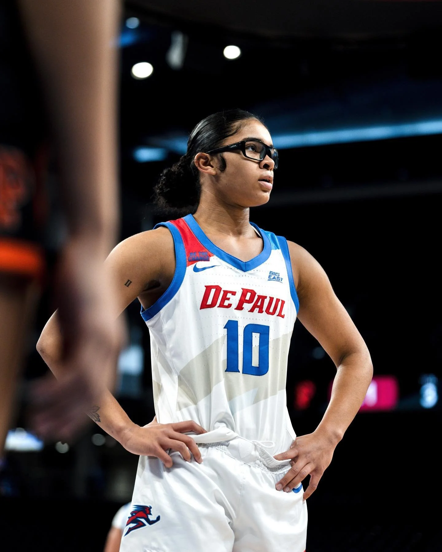 It was so fun to combine two passions that I have! Thanks @kwalexandermedia for letting me try my hand at sport&rsquo;s photography ⛹️&zwj;♀️