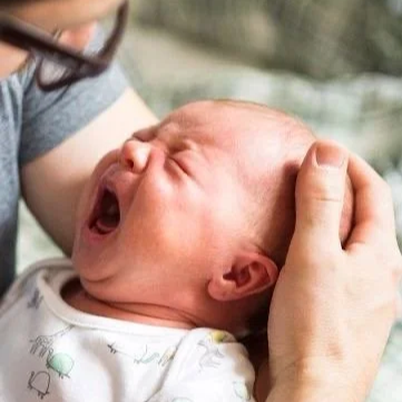 🌿 Signs of Overstimulation in Babies