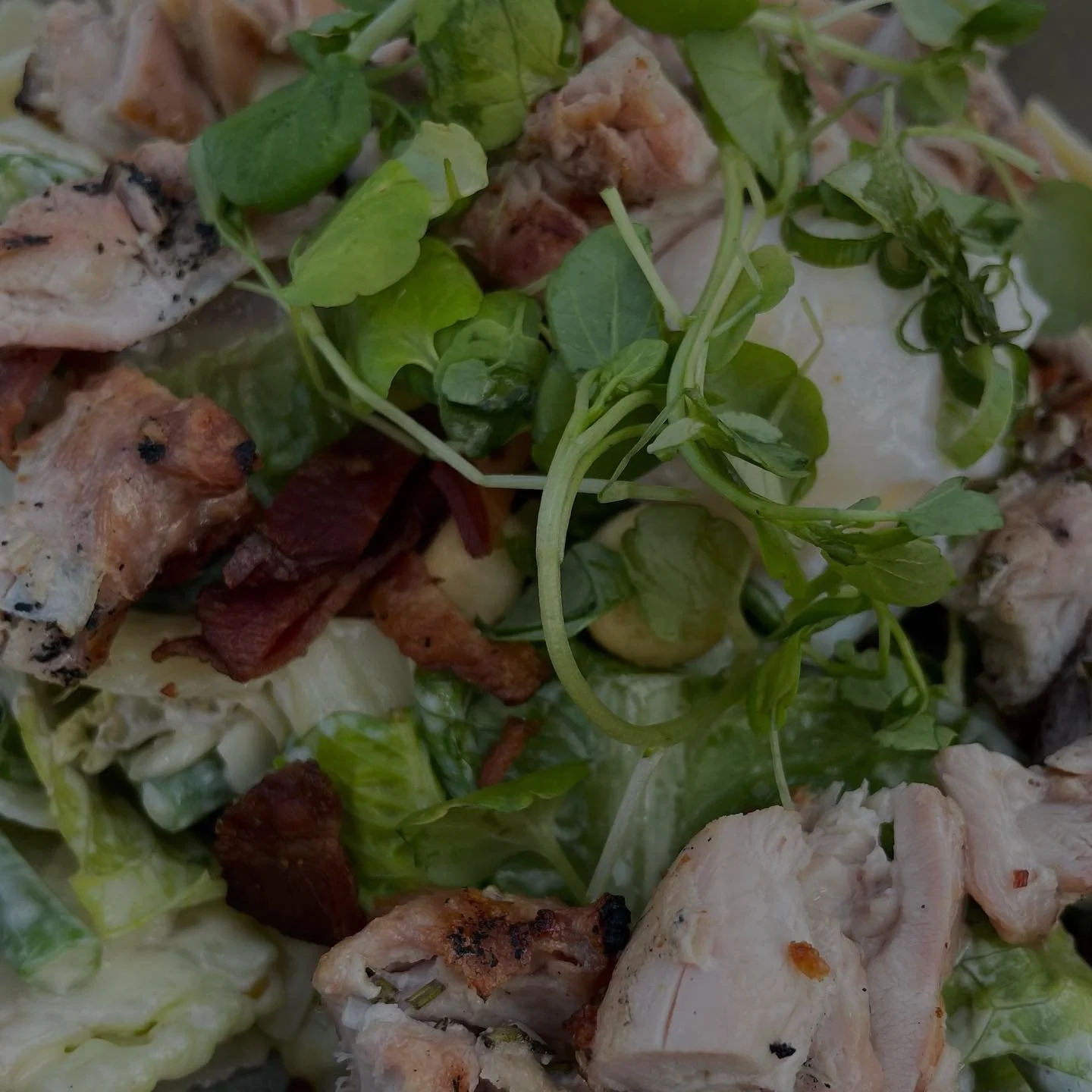 Gezonde keuzes maken is essentieel voor een goed welzijn en kan je helpen om langer en gezonder te leven. 

Hier zijn enkele tips om gezonde keuzes te maken in verschillende aspecten van je leven:

🥦Voeding is key🥦

Gevarieerd eten: Zorg voor een g