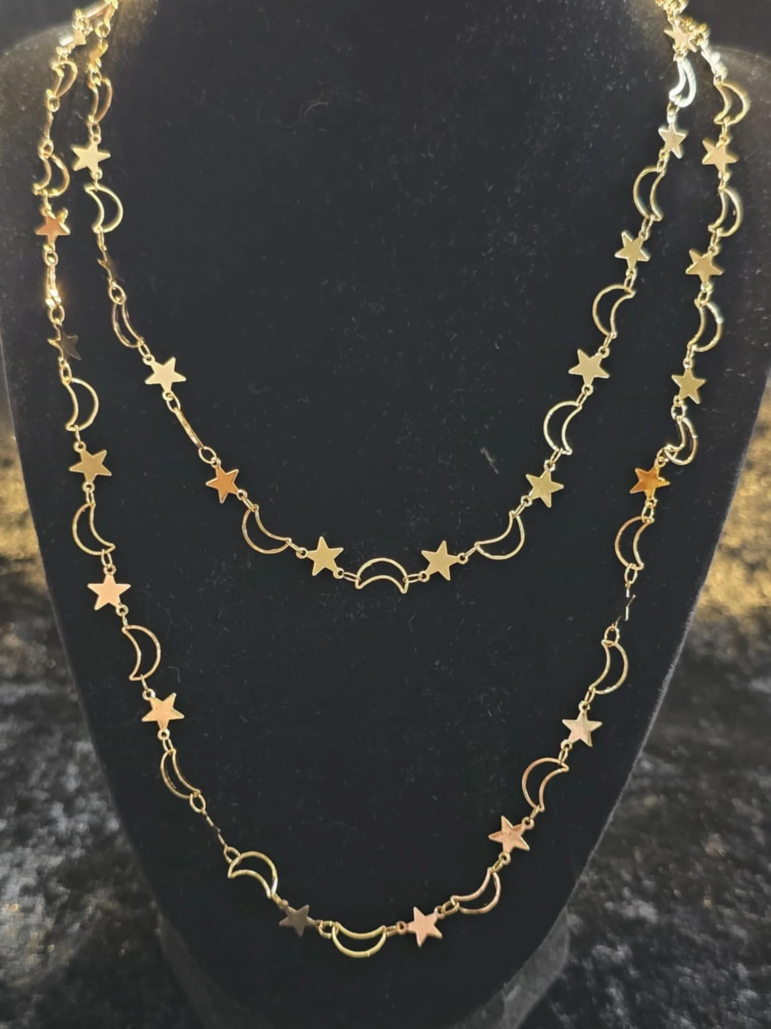 Sparkly Unique chain necklace.