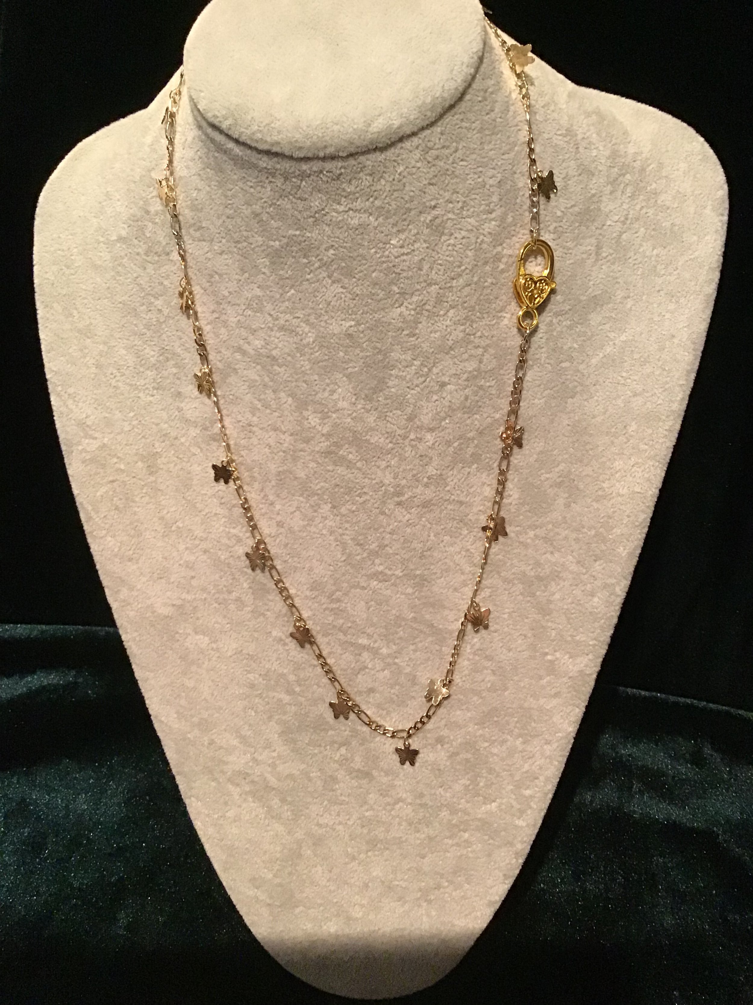 Sparkly Unique chain necklace.