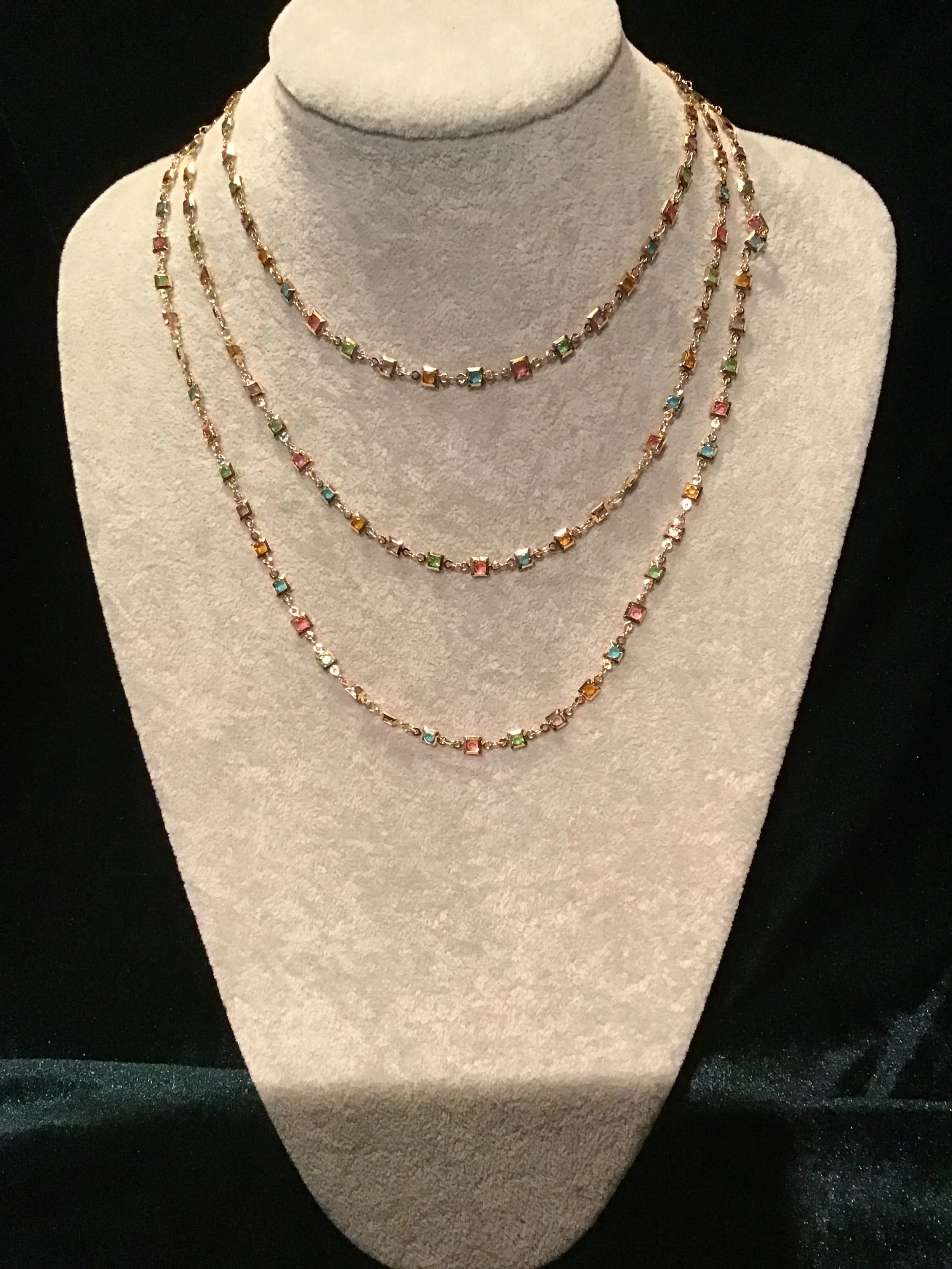 Sparkly Unique chain necklace.