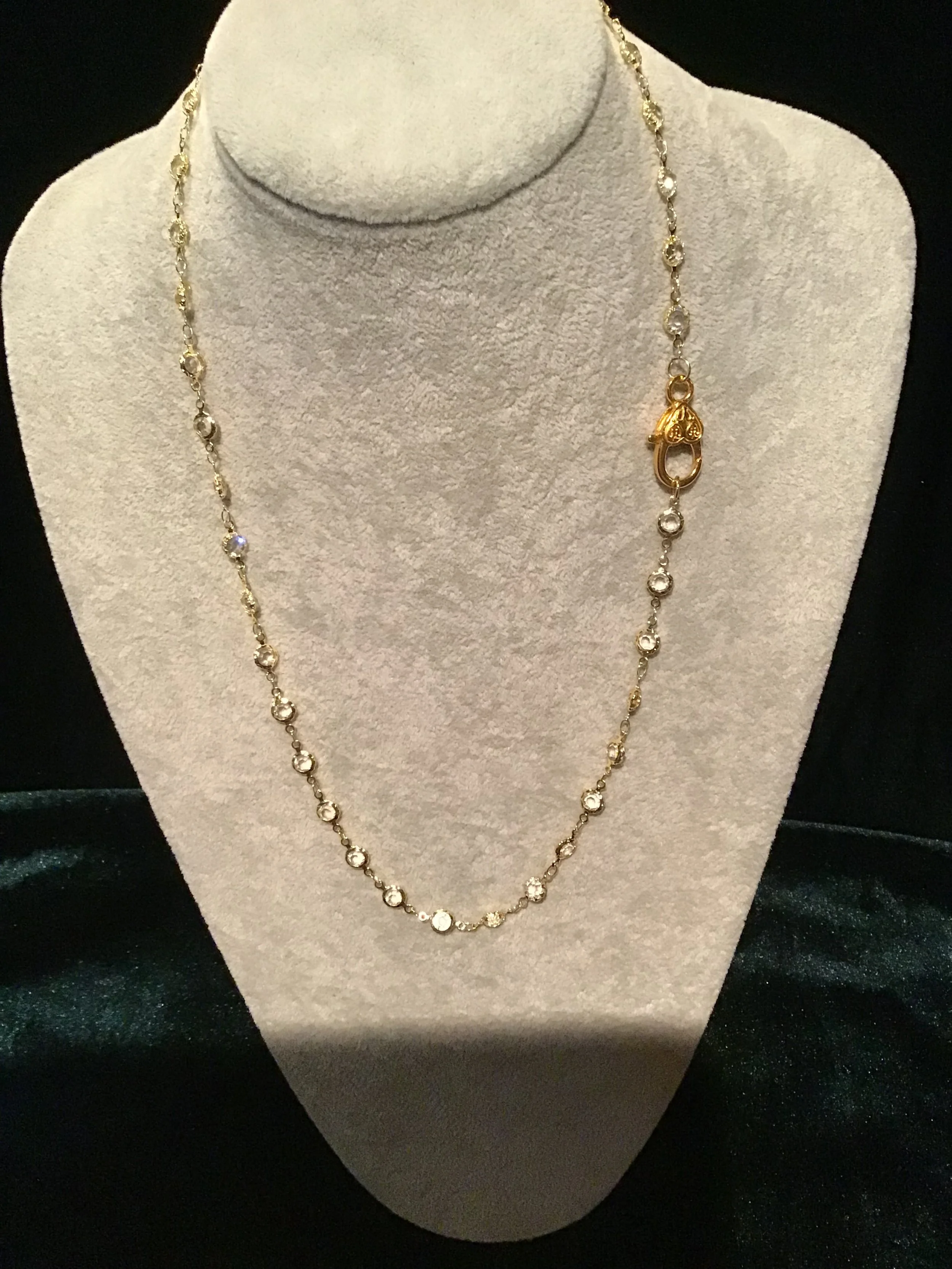 Sparkly Unique chain necklace.