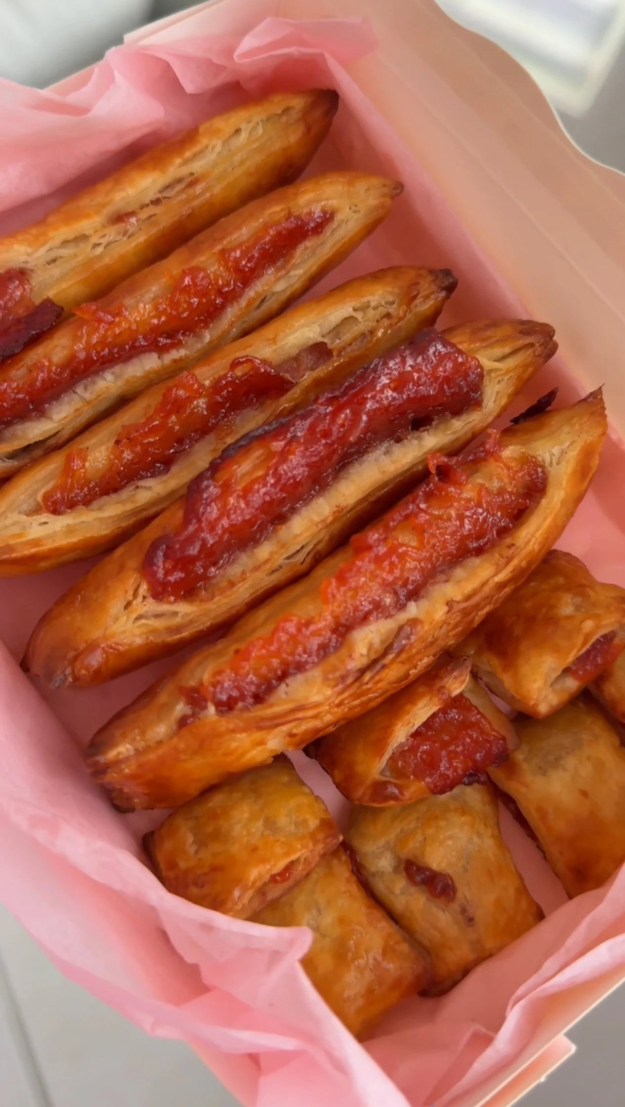 Box of 5 Gluten Free pastelitos de guava