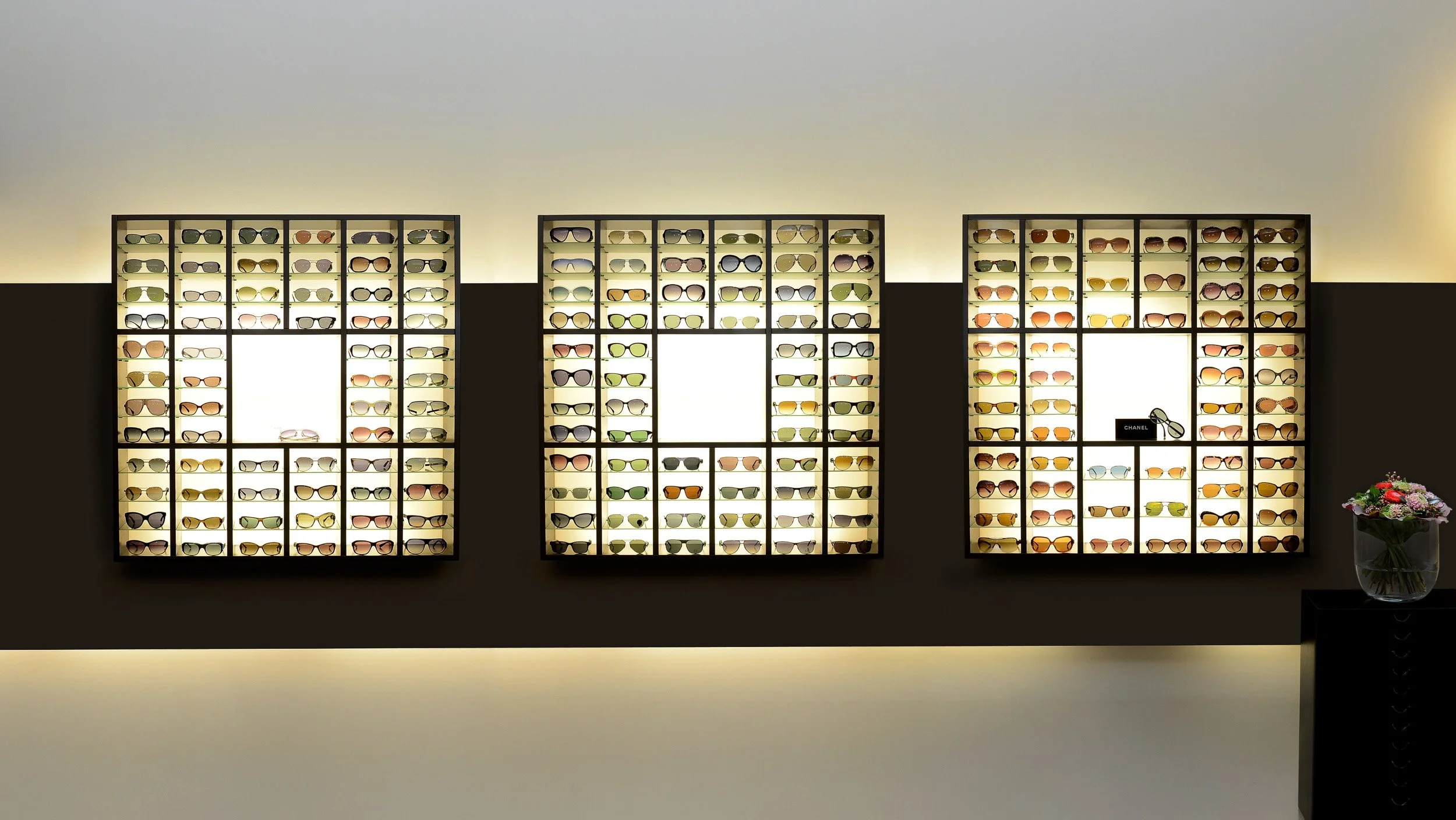 Kreative Produktfotografie von Brillen, inspiriert von Andreas Gursky – Unternehmens- und Produktfotografie von Aschoff Fotografie.