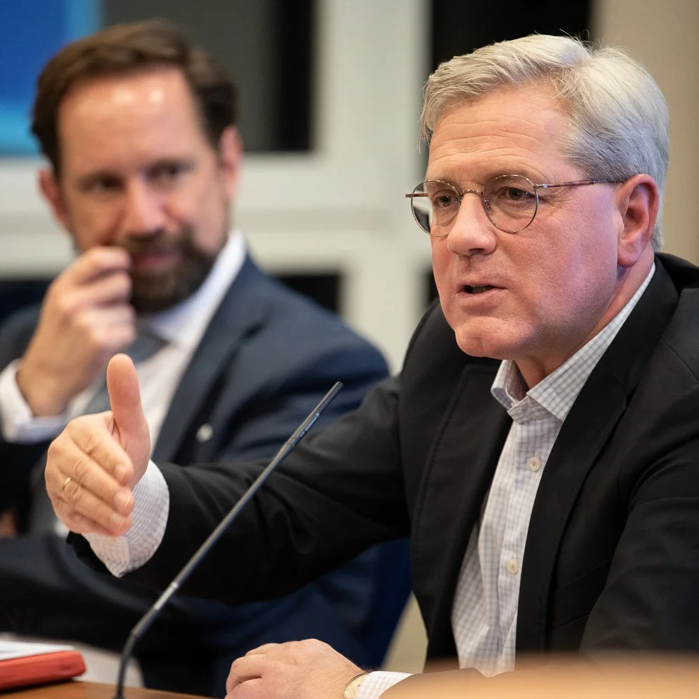 Norbert Röttgen im Porträt bei einer politischen Veranstaltung.