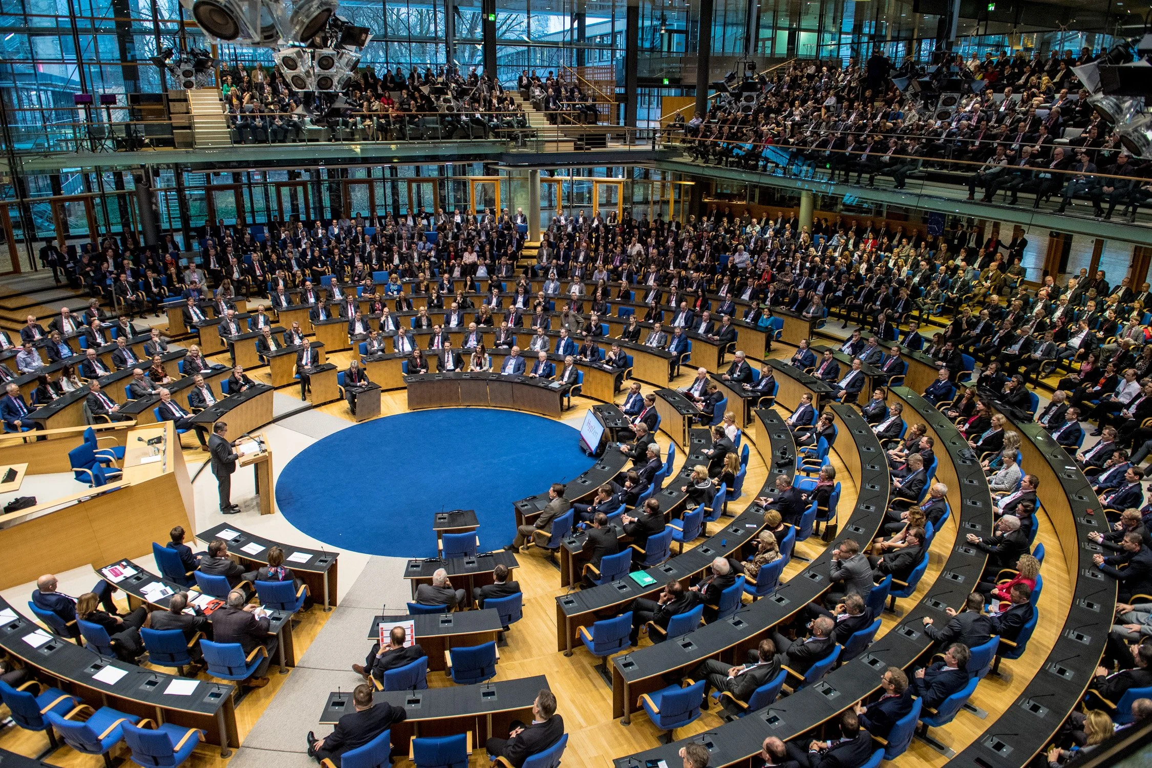 Plenarsaal des ehemaligen Bundestags im World Conference Center Bonn.