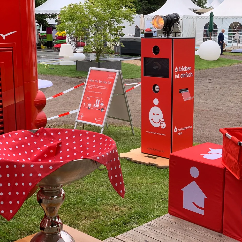 Gebrandete Fotobox im Einsatz bei einem Open-Air-Event in NRW