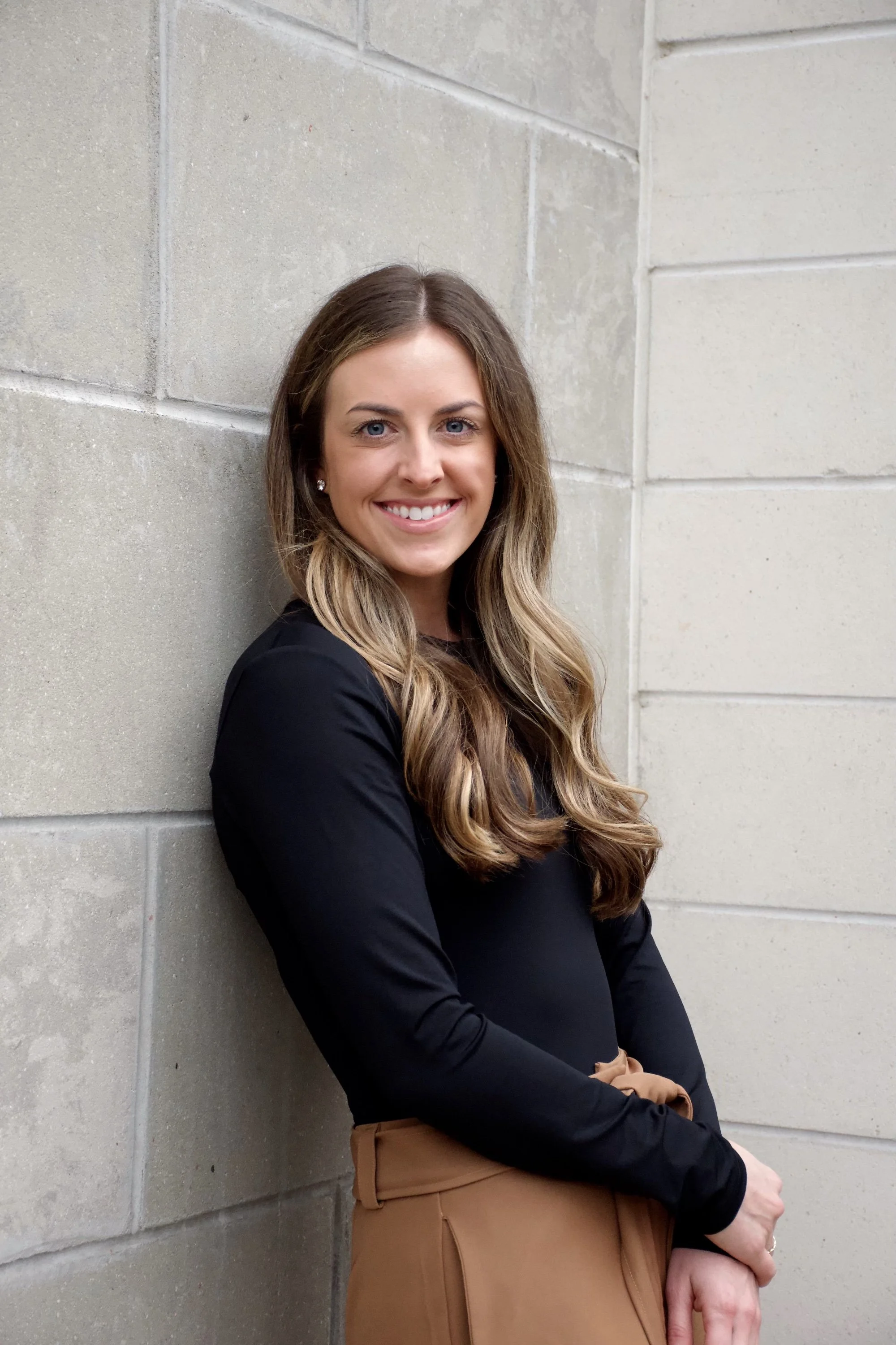 Josie Ball, LCSW, Therapist in Nashville TN | Josie smiling, leaning against a wall