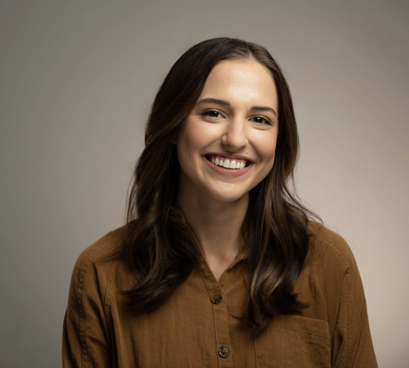 India Lacerda, LMFT, Therapist | India smiling at camera