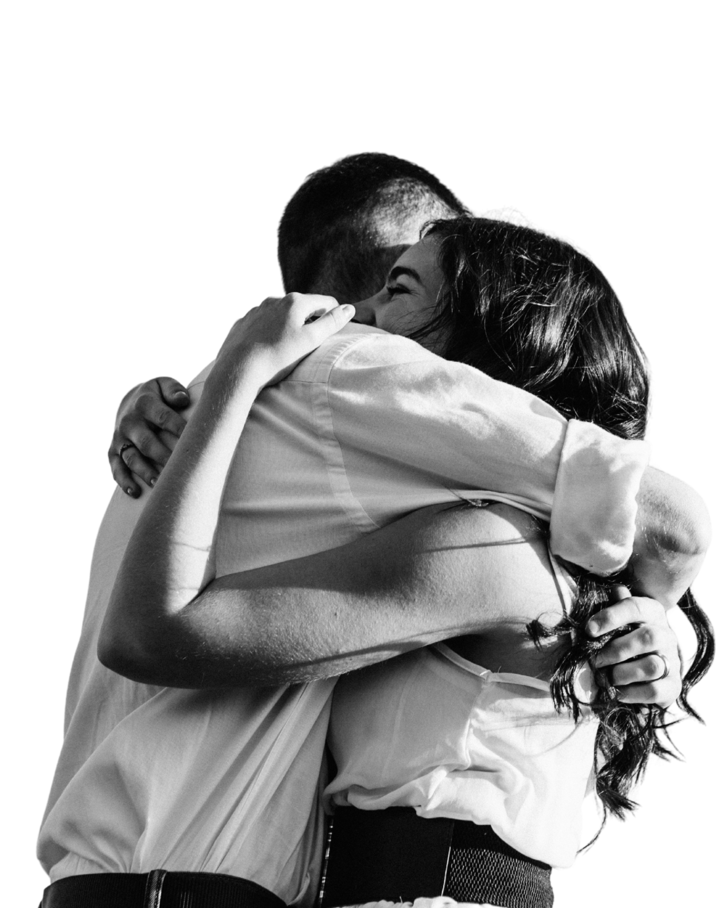 Inclusion begins with understanding. two people hugging. Liven Chat helps asylum seekers integrate in The Netherlands