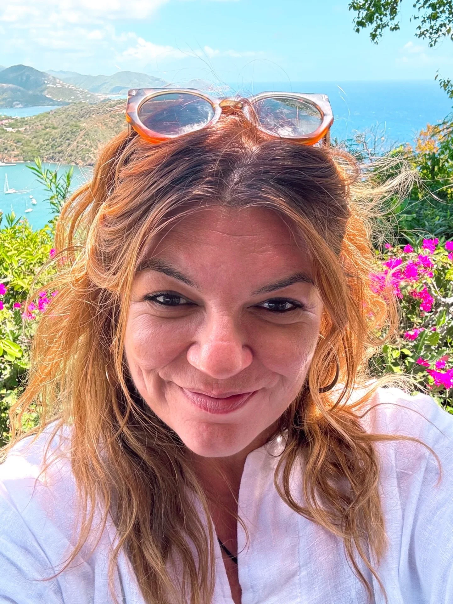 Cela fait quelques jours que j&rsquo;ai pos&eacute; mes valises sur cette &icirc;le que j&rsquo;aime tant. Cette &icirc;le baign&eacute;e de soleil, de vent sal&eacute; et de cette lumi&egrave;re qui semble absorber le poids de tout ce qui me p&egrav