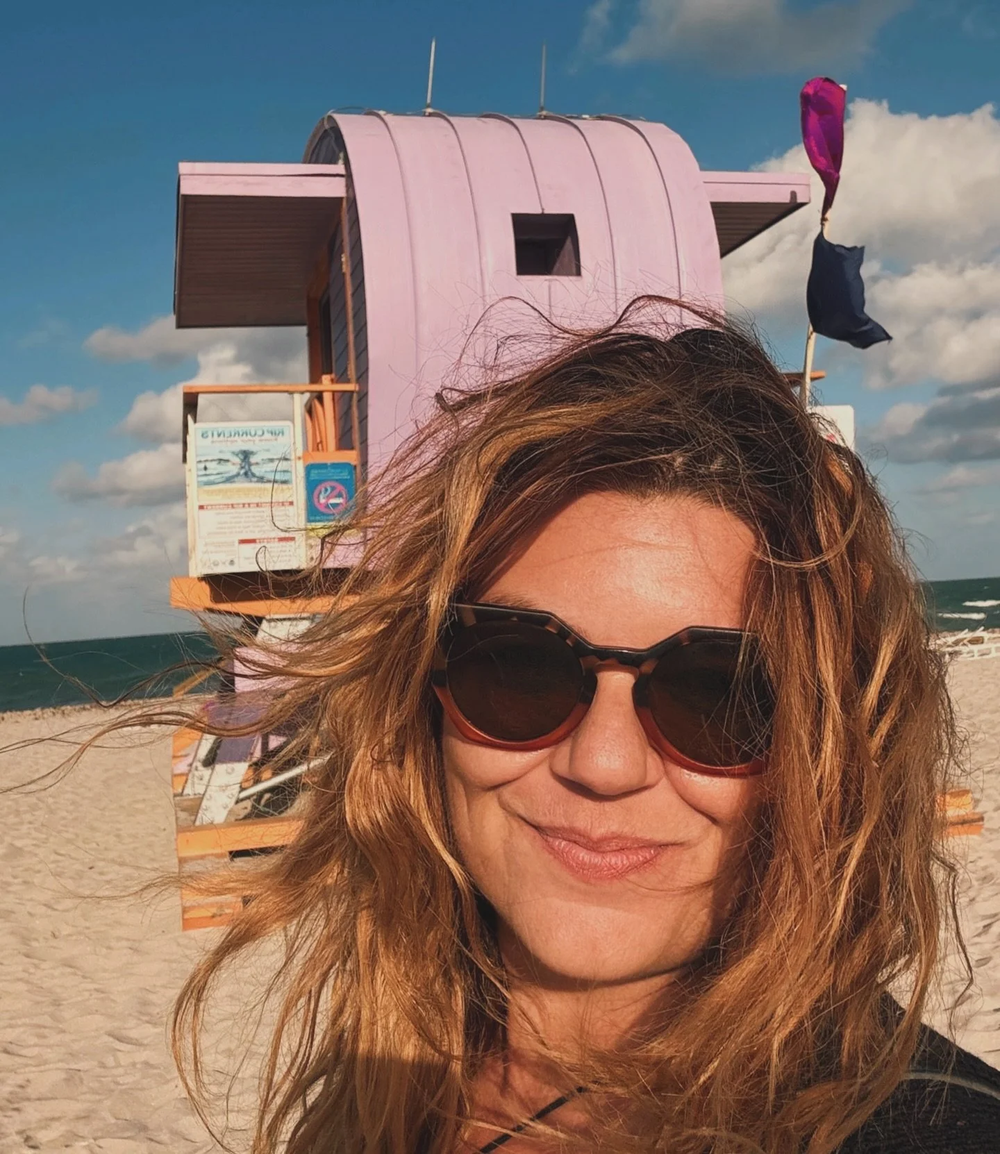 Ah Miami&hellip; tu m&rsquo;as d&eacute;sax&eacute;e. Litt&eacute;ralement. Ton &eacute;nergie, ta vitalit&eacute;, ton intensit&eacute; solaire et le travail que je suis venue faire ici, ont d&eacute;plac&eacute; quelque chose en moi.

Comme si mon 