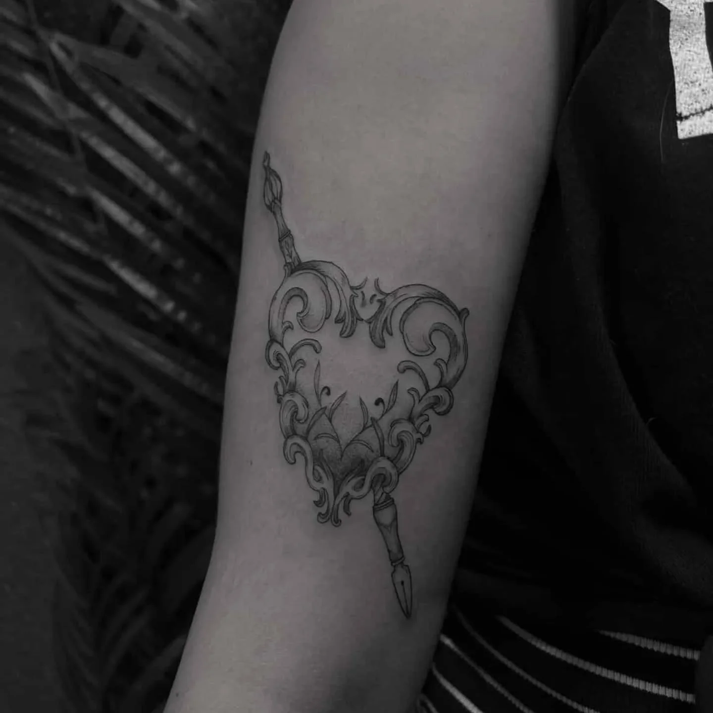 First ever tattoo from the amazing @killaxkunu 🖤🖋️ I am OBSESSED with it and can't wait to go back for more!