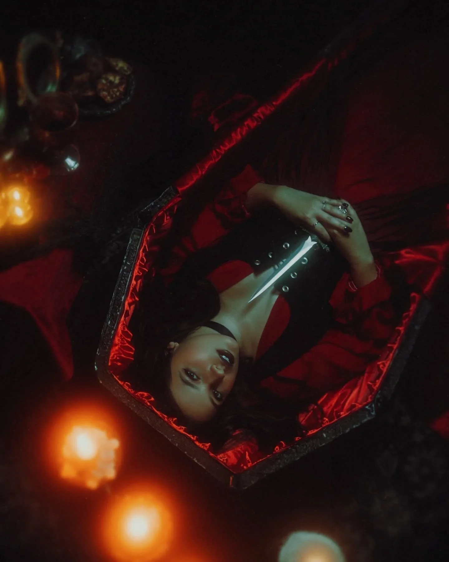 another photo from my vampire photoshoot in Salem 🦇 eternally grateful to @light_witch for all your amazing work!!!!! ❤️