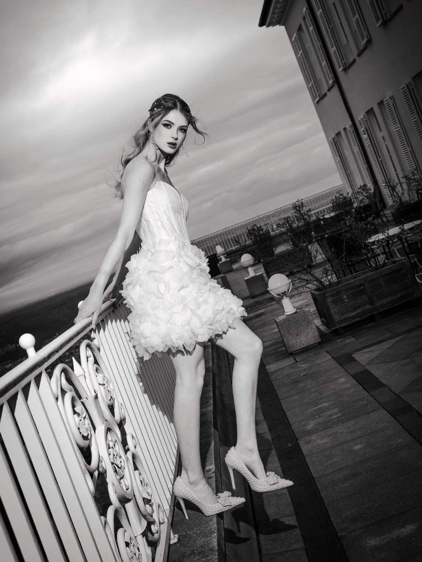 The Anti Bride.

Konzept: @annas_momente &amp; @fantastisch_verleih 
Location: @steigenberger_petersberg 
Brautmode: @brautbluete 
Tagesbegleitung: @enchanted_events_eu 
Fotografie: @annas_momente 
Contentcreation: @fantastisch_content 
Schmuck: @dal