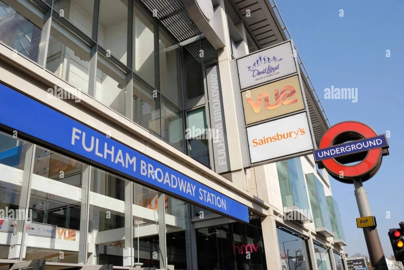 Car hire near Fulham Broadway Station in London with Vinaro – local vehicle rental and delivery available