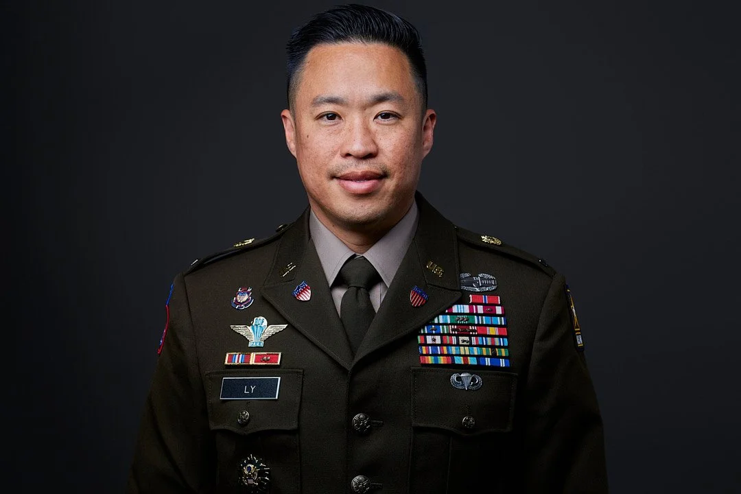 Linkedin headshot for a washington D.C. client wearing his army dress uniform