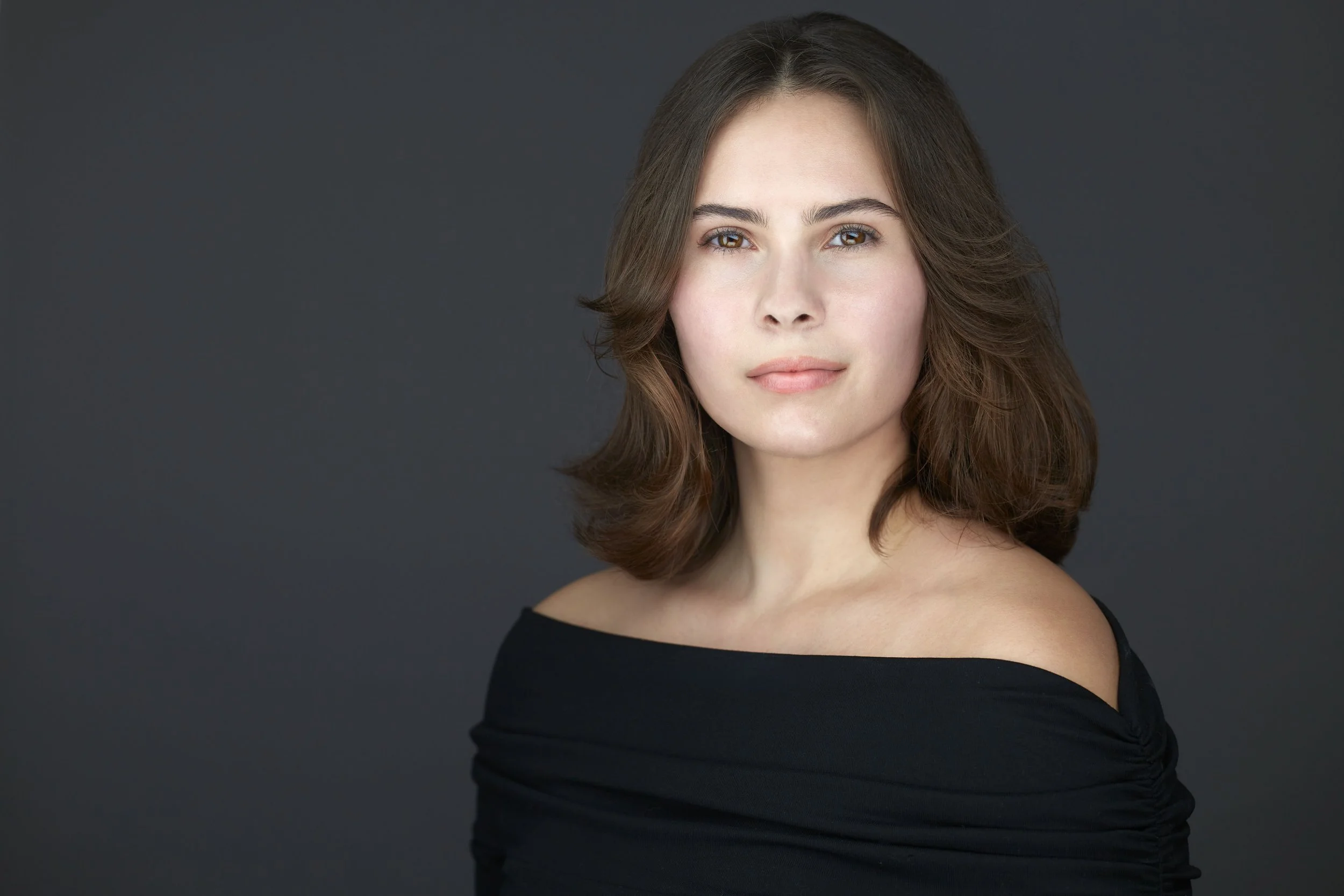 Headshot of a female actress