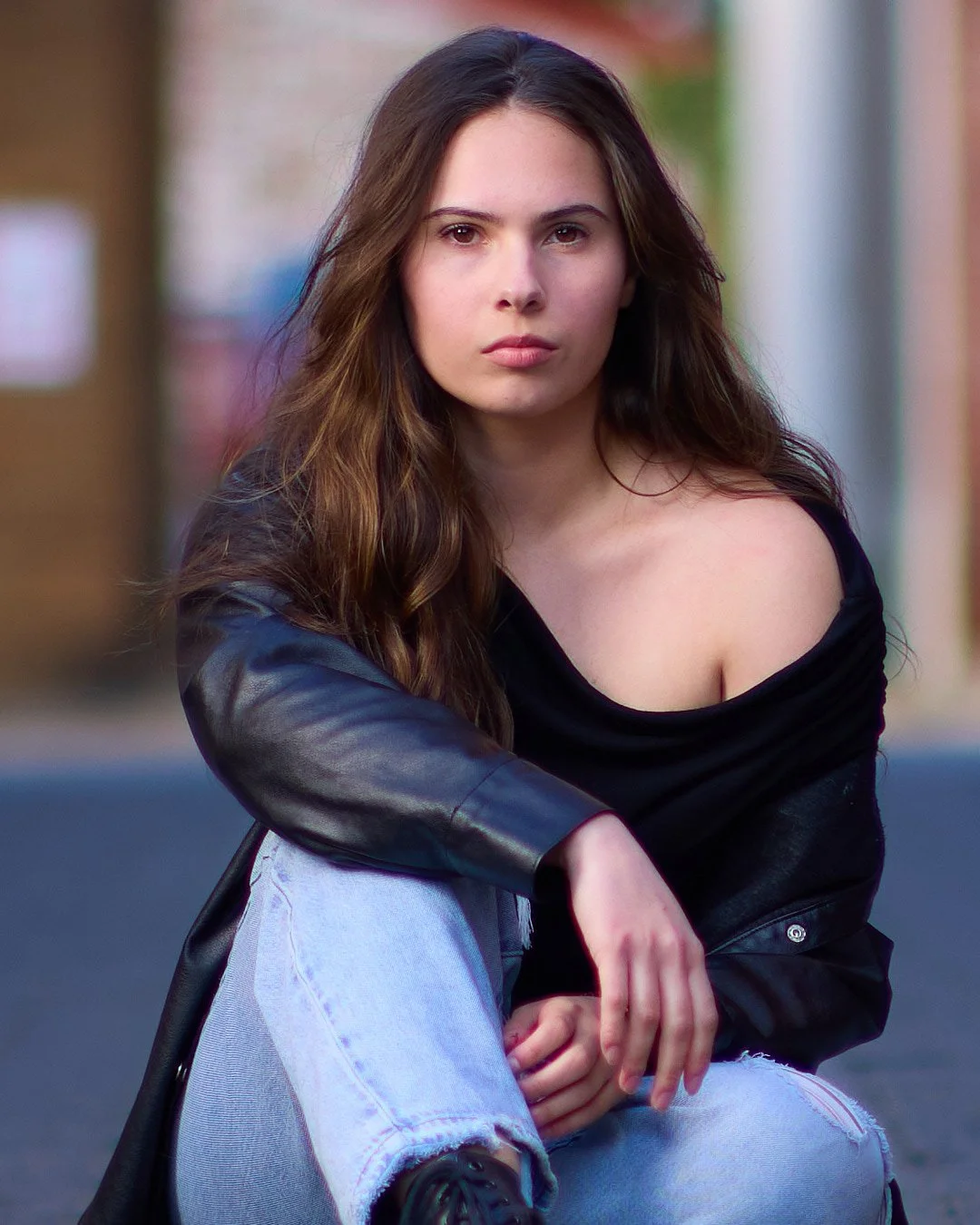Outodoor headshot of a female actress wearing a jeans, black shirt and leather jacket