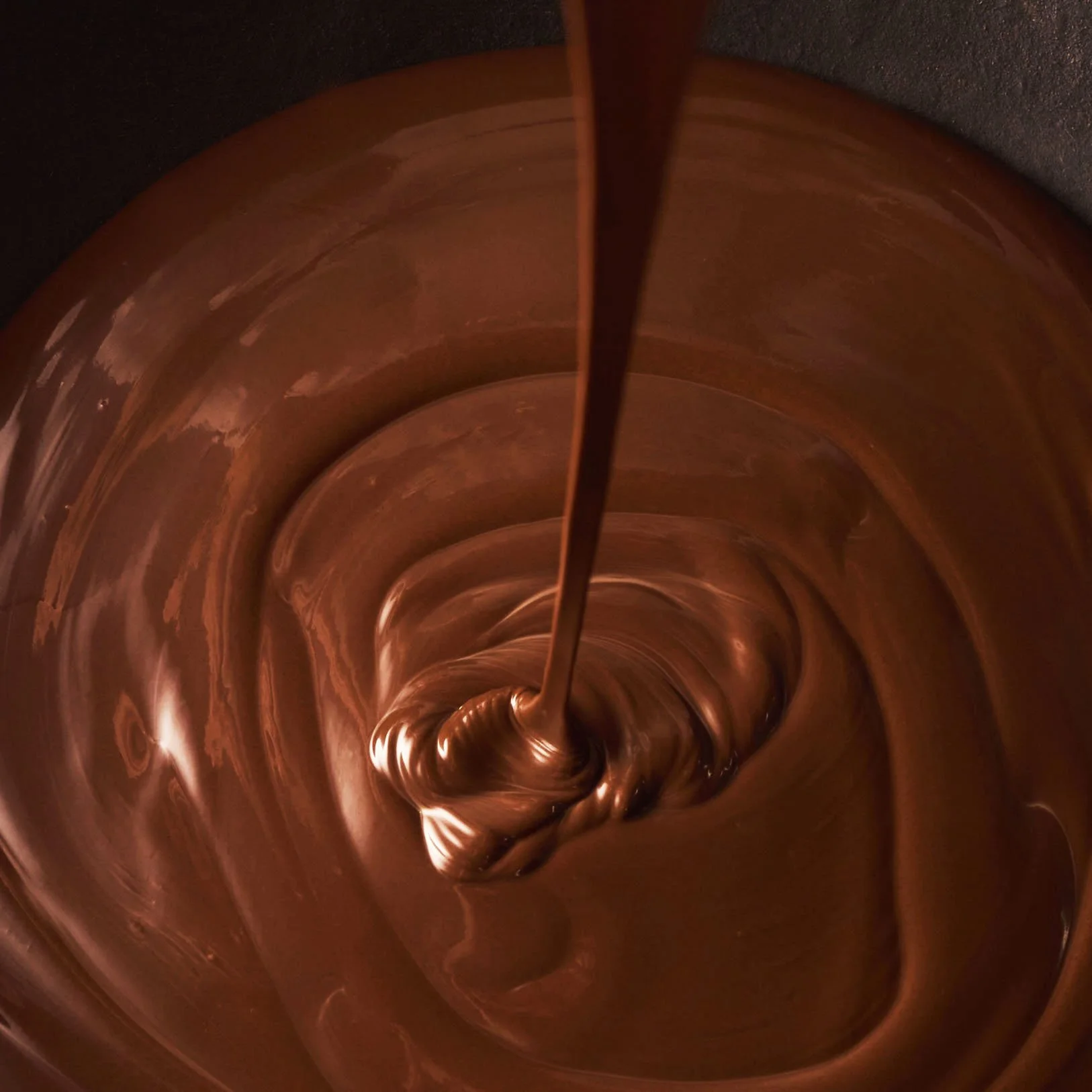 052613_GhiradelliCookbook_ChapterOpener_MeltedChocolate_19229.jpg