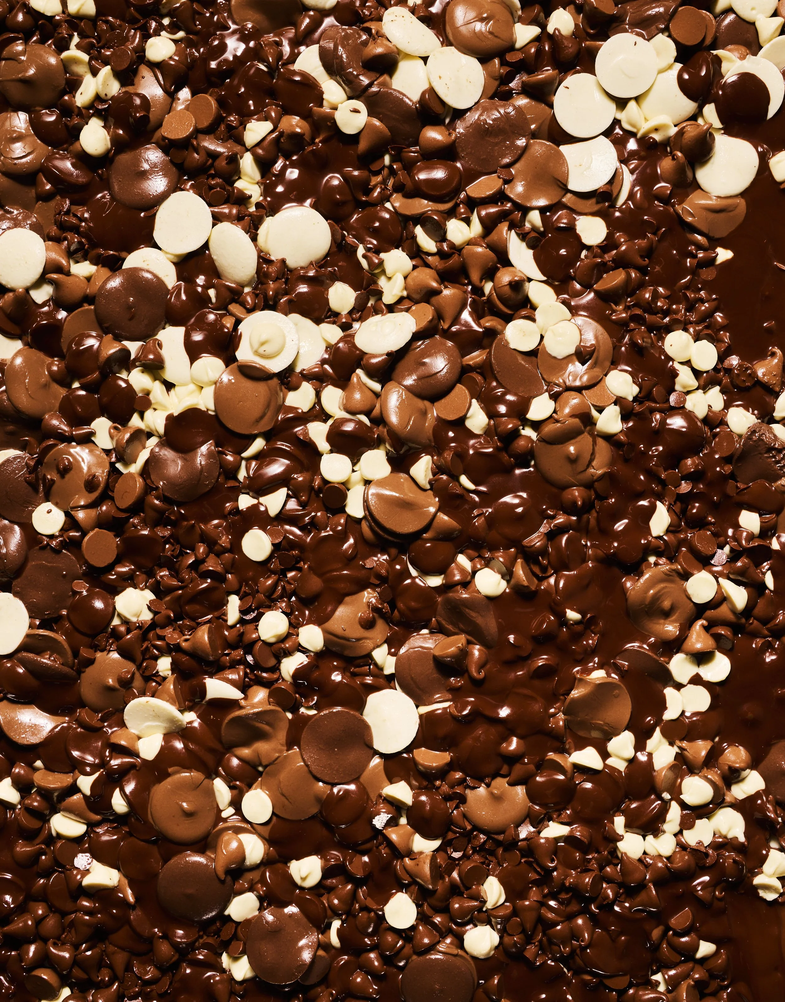 052614_GhiradelliCookbook_NonRecipe_ChocolateWafersChips_19476_melt.jpg