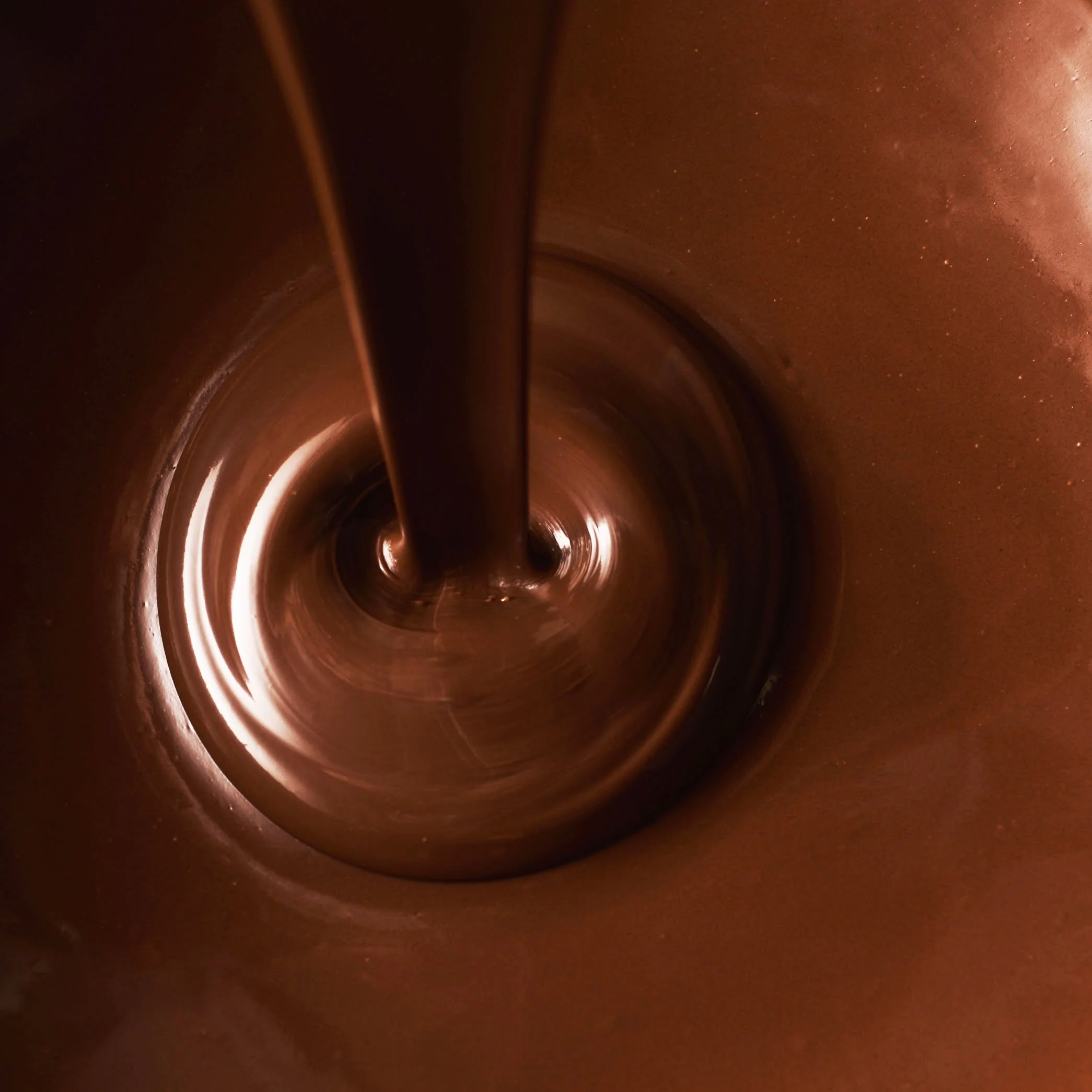 052613_GhiradelliCookbook_ChapterOpener_MeltedChocolate_19264.jpg