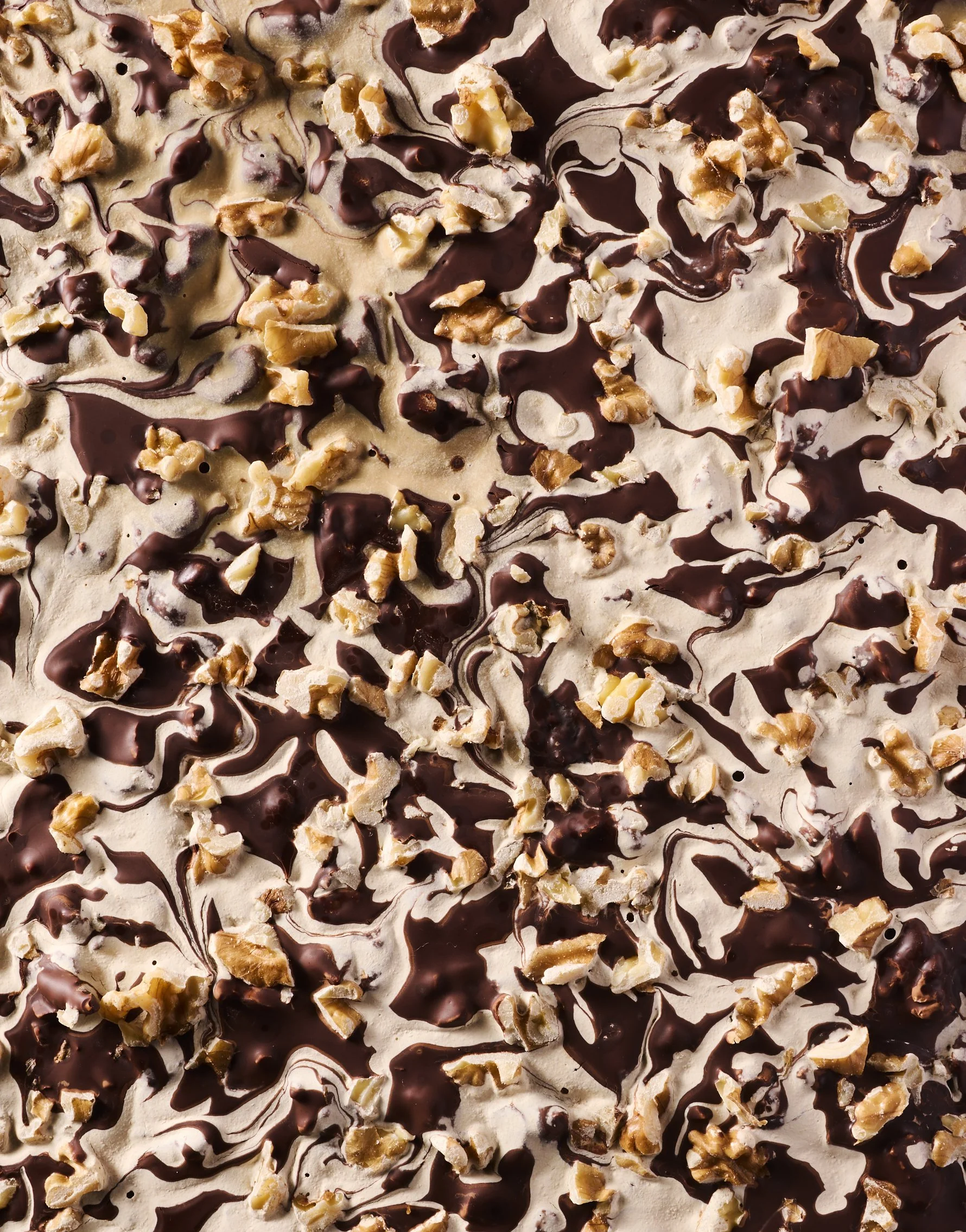 260512_GhiradelliCookbook_ChocolateBark_17661_whiteswirl_x.jpg