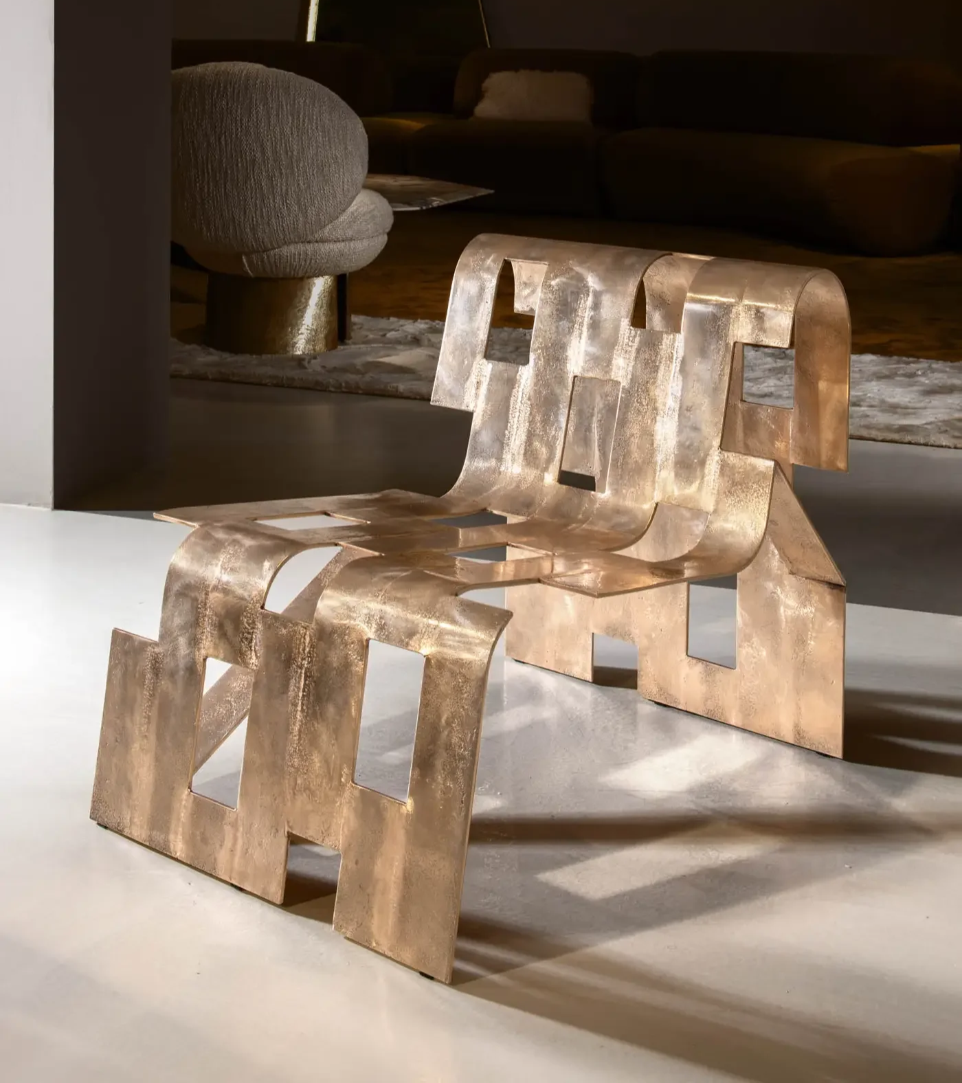 11306-Hessentia-Grid.2100_armchair_03.png