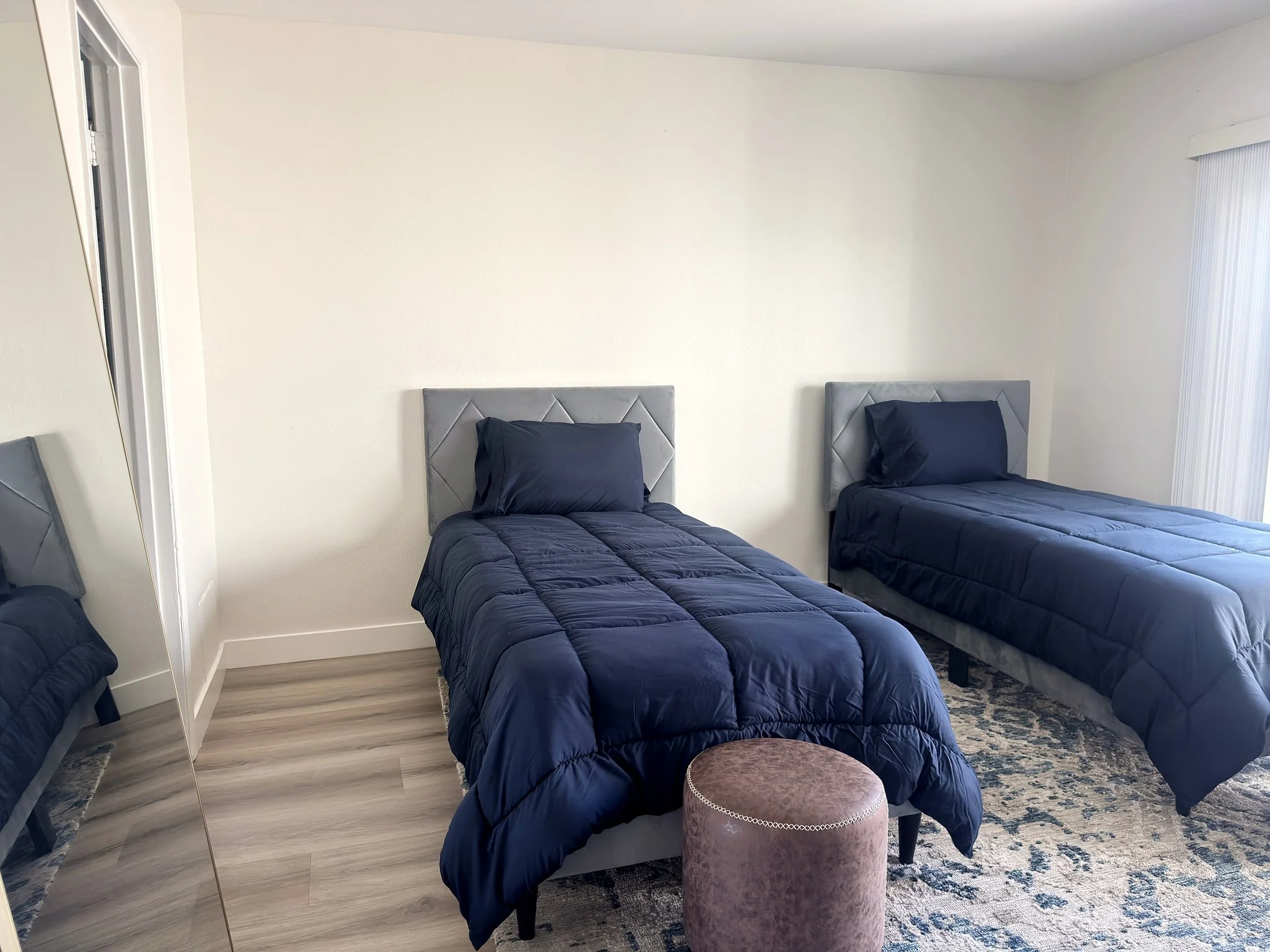 8-twin-room-2.jpg