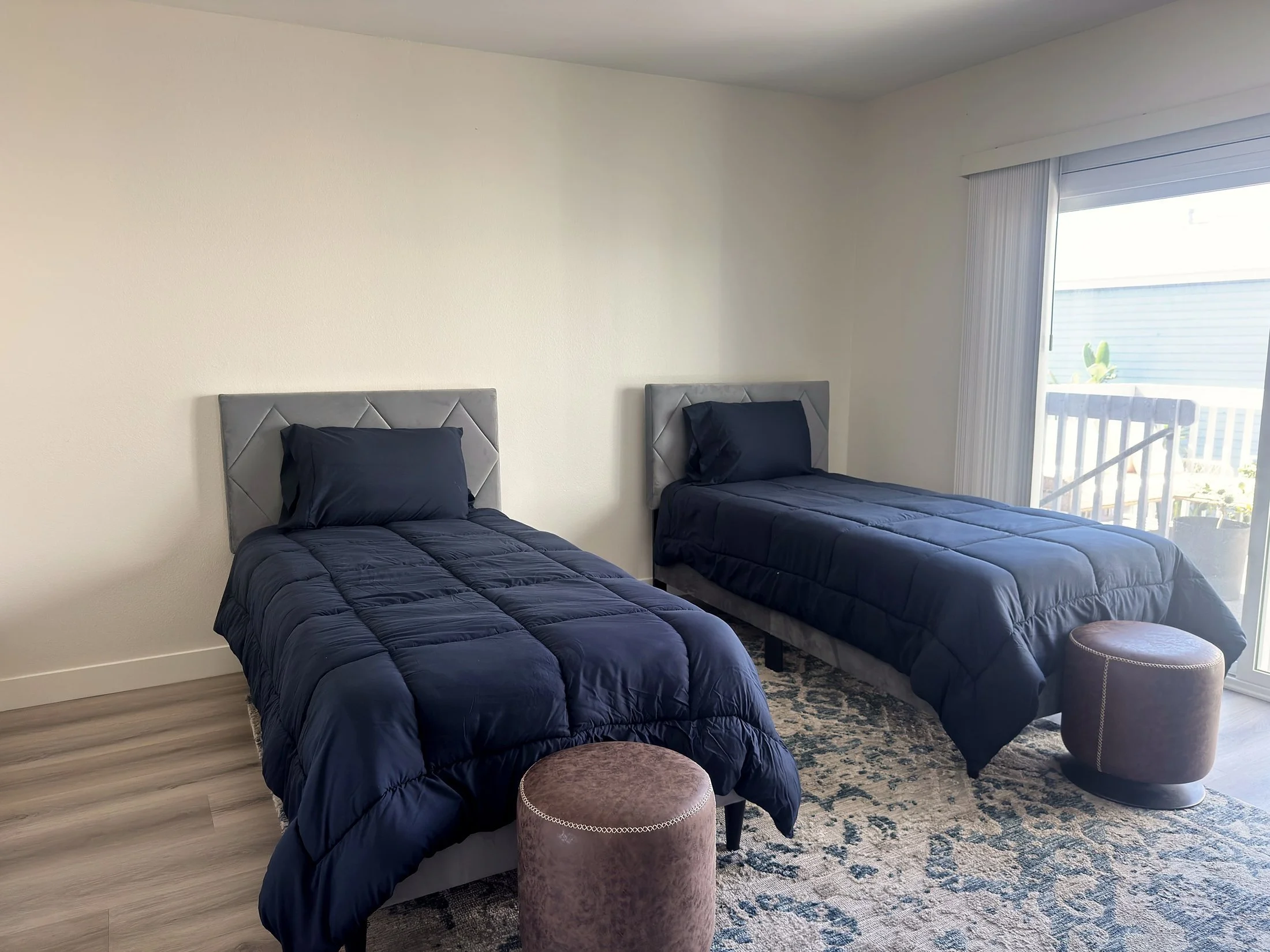 5-twin-room.jpg