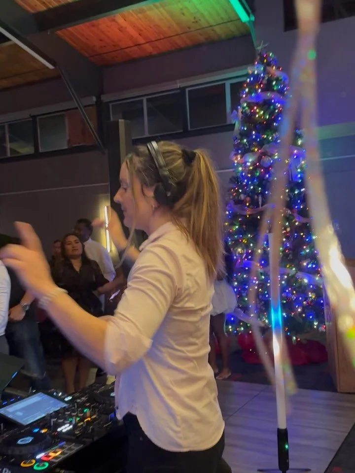 T&rsquo;is staff party season! 🎄 
Honoured to help so many local businesses celebrate the holidays together! 🎅