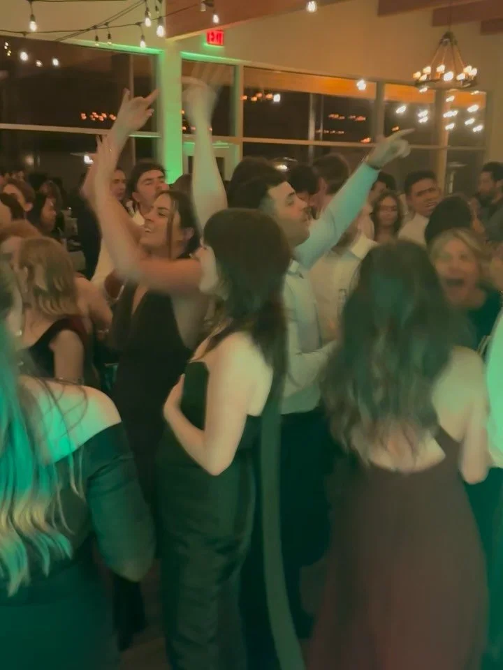 Congrats @bhuycke4 &amp; Will!! Such a fun wedding to be apart of! Great people, great vibes and a packed dance floor all night. My favourite!! 😍😍😍💃🕺👯👯&zwj;♀️❤️&zwj;🔥💕 #tofinodj #wedding #tofinowedding #weddingdj