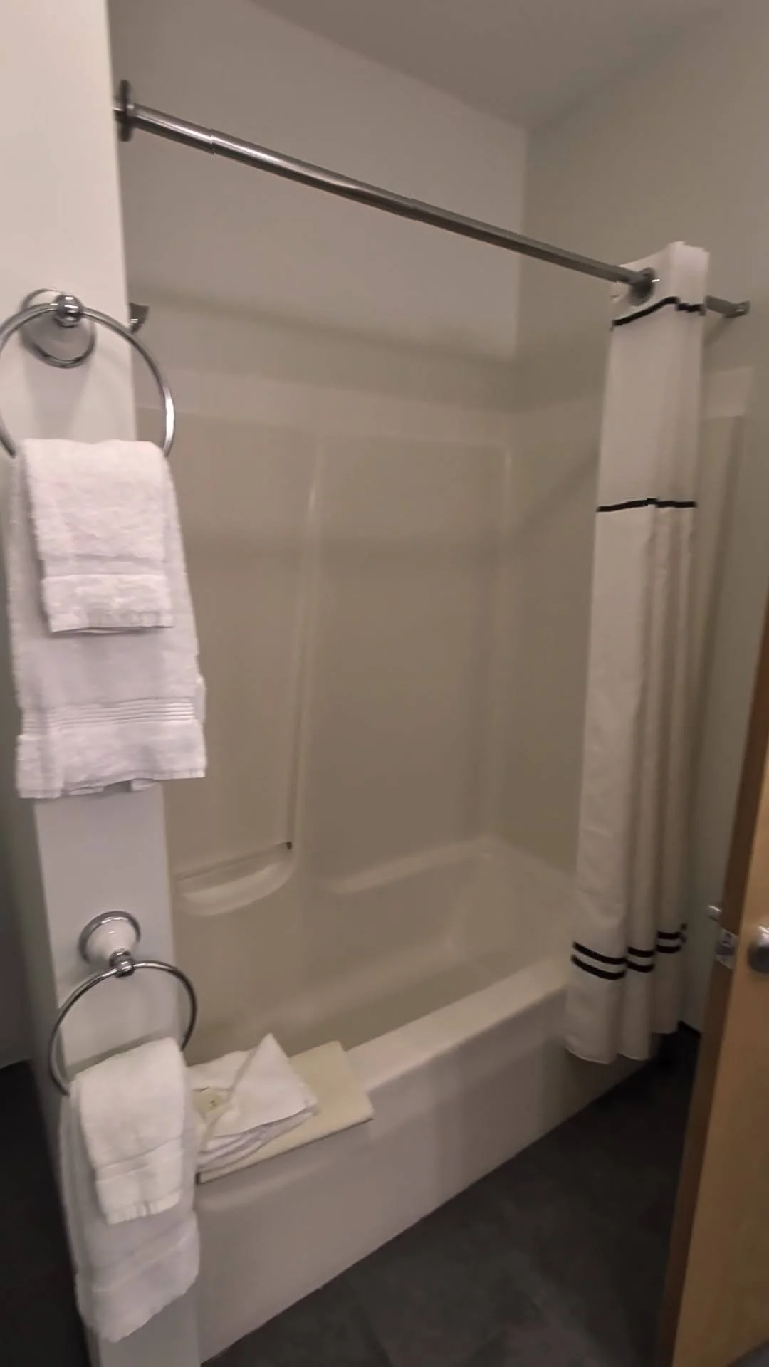2nd Bath has a tub/shower