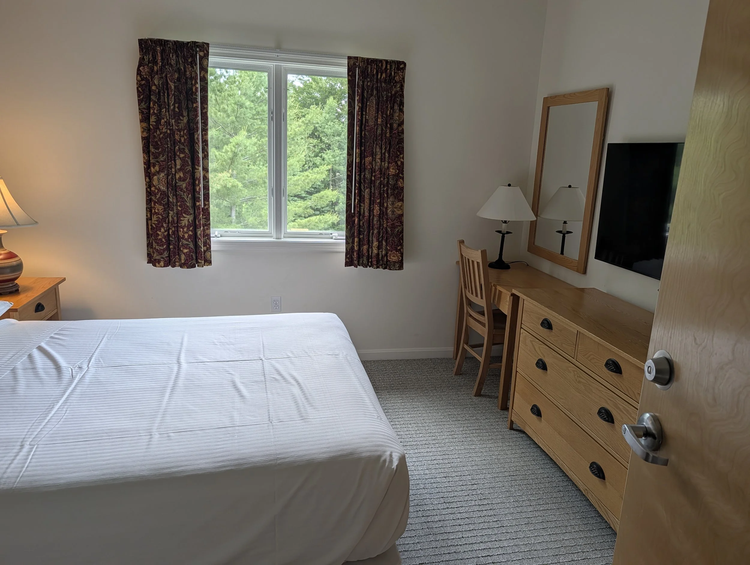 3rd Bedroom. Queen size bed