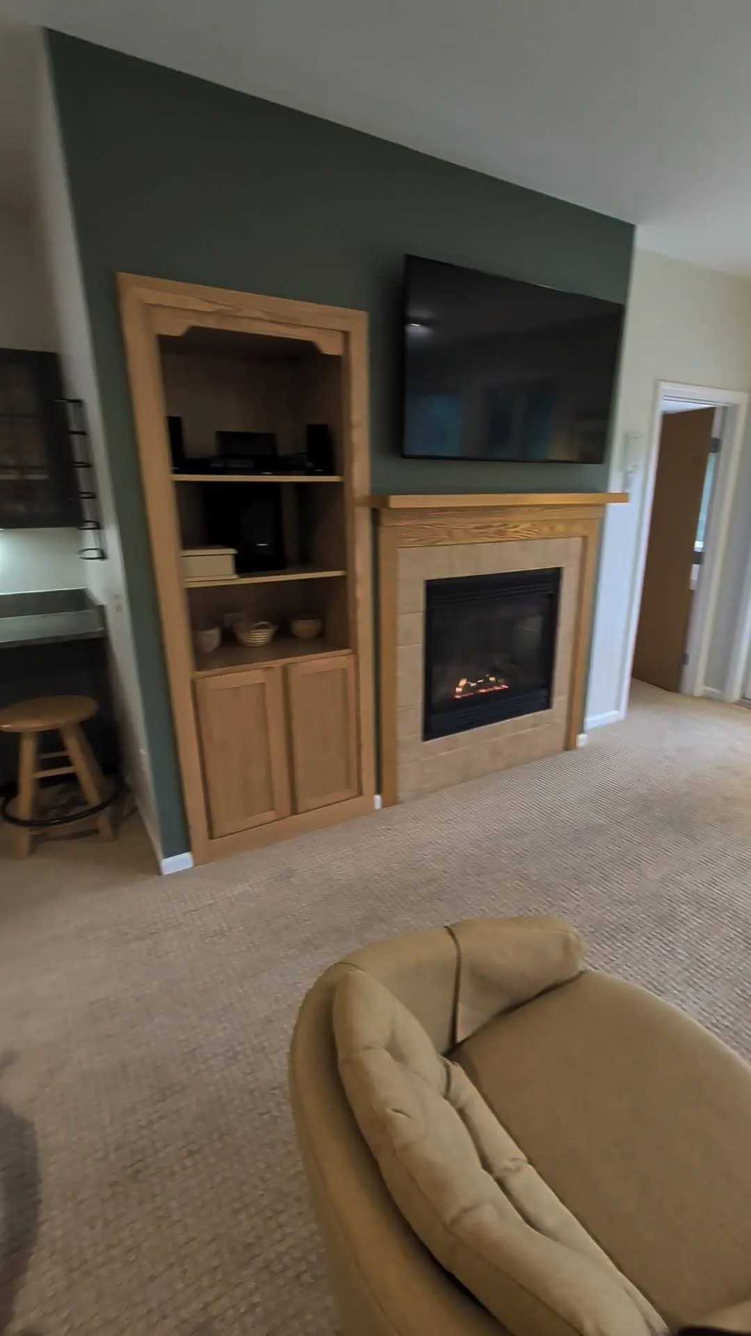 Fireplace, Entertainment Center, Smart TV
