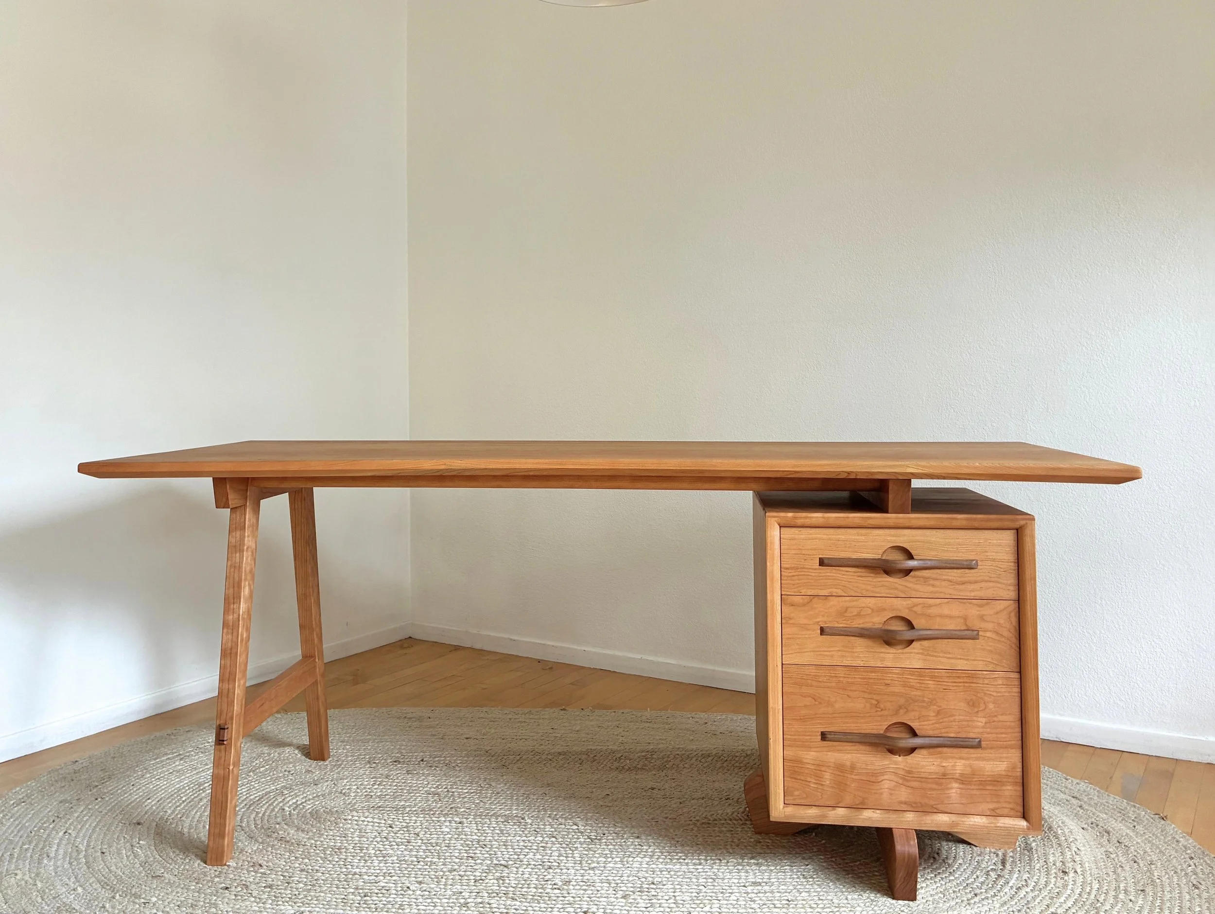 CADE DESK