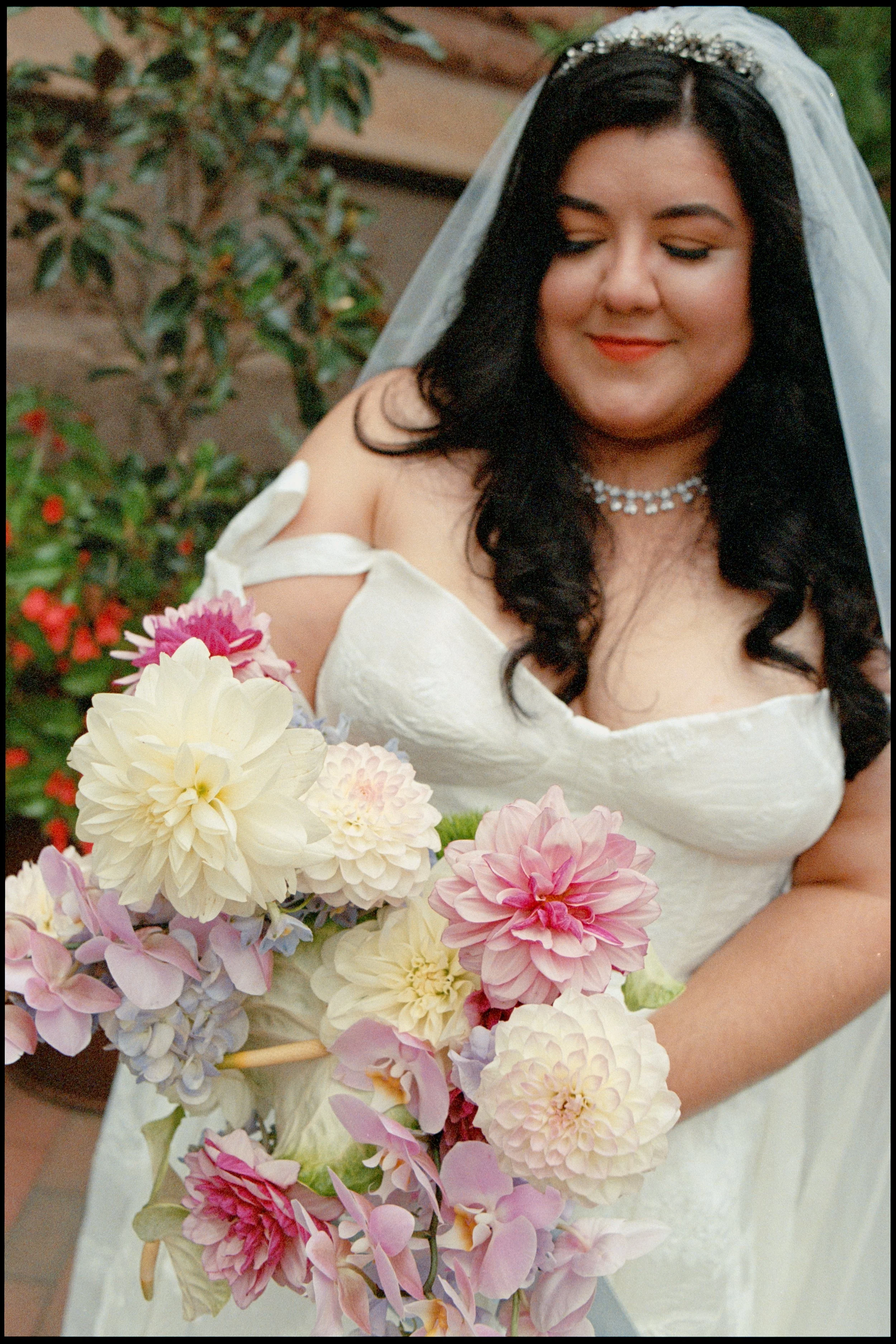 wilmington-bridal-portrait-bouquet.jpg