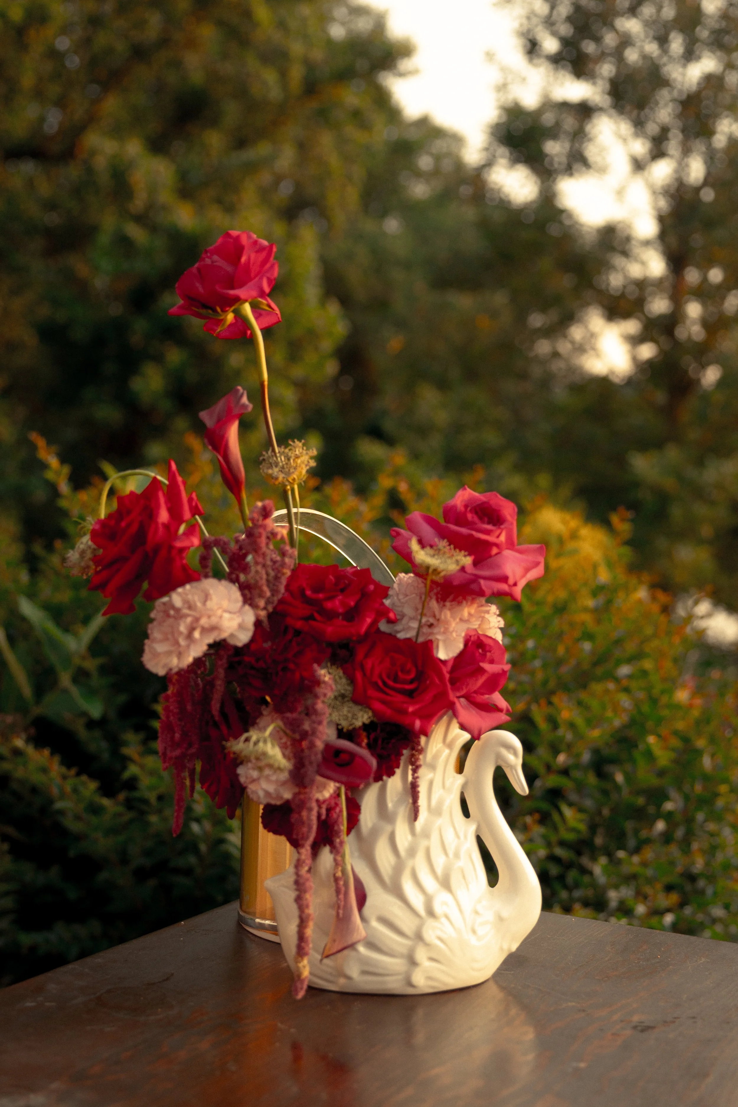 philadelphia-bar-flowers-wedding.jpg
