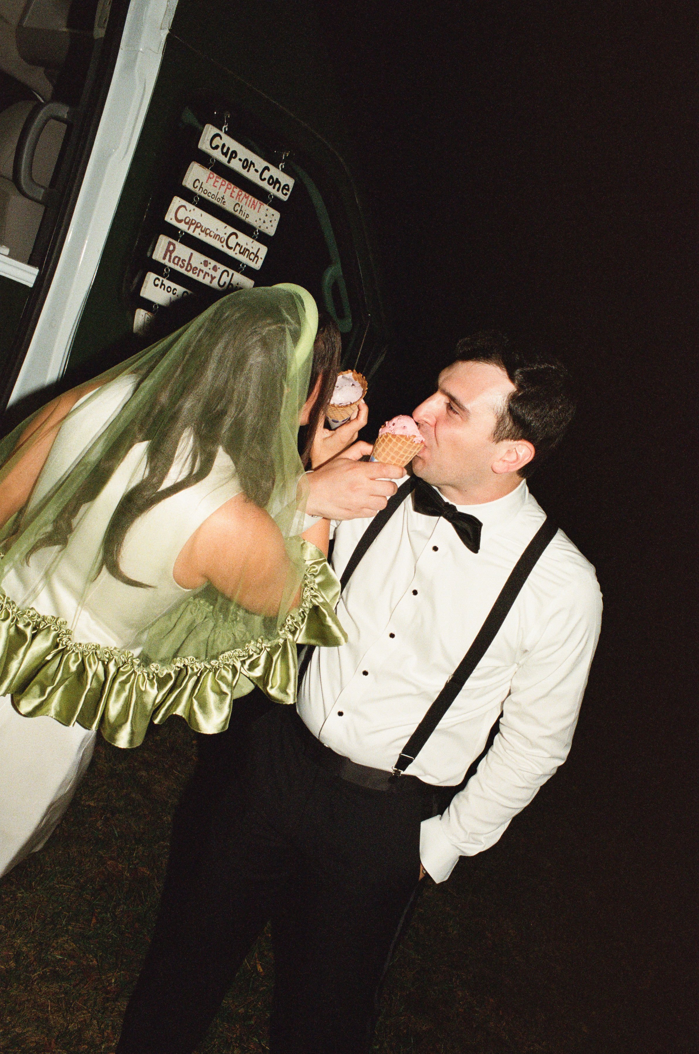 wedding-couple-kiss-delaware-greenville.jpg