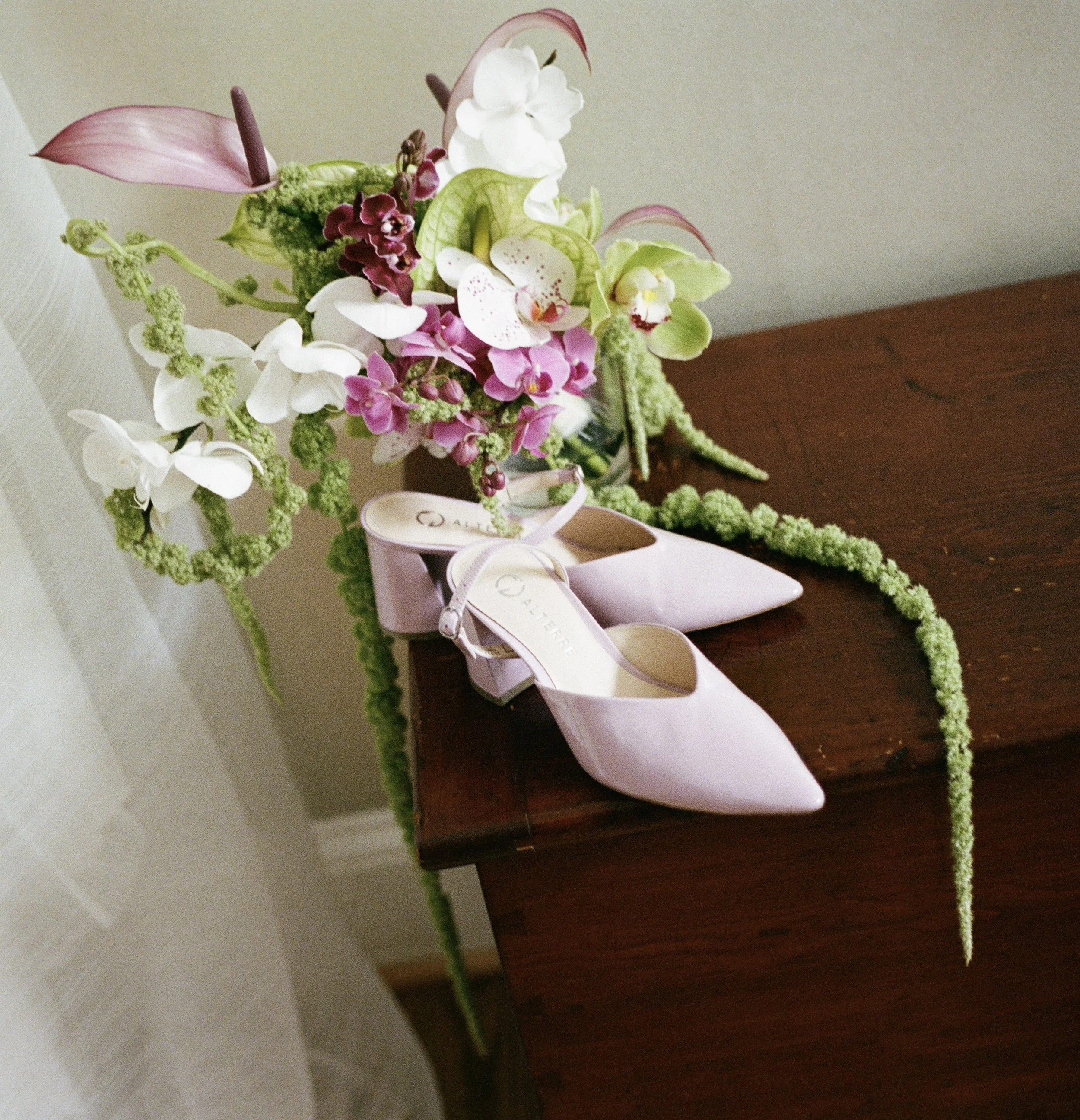 delaware-wedding-bridal-bouquet-shoes.JPG